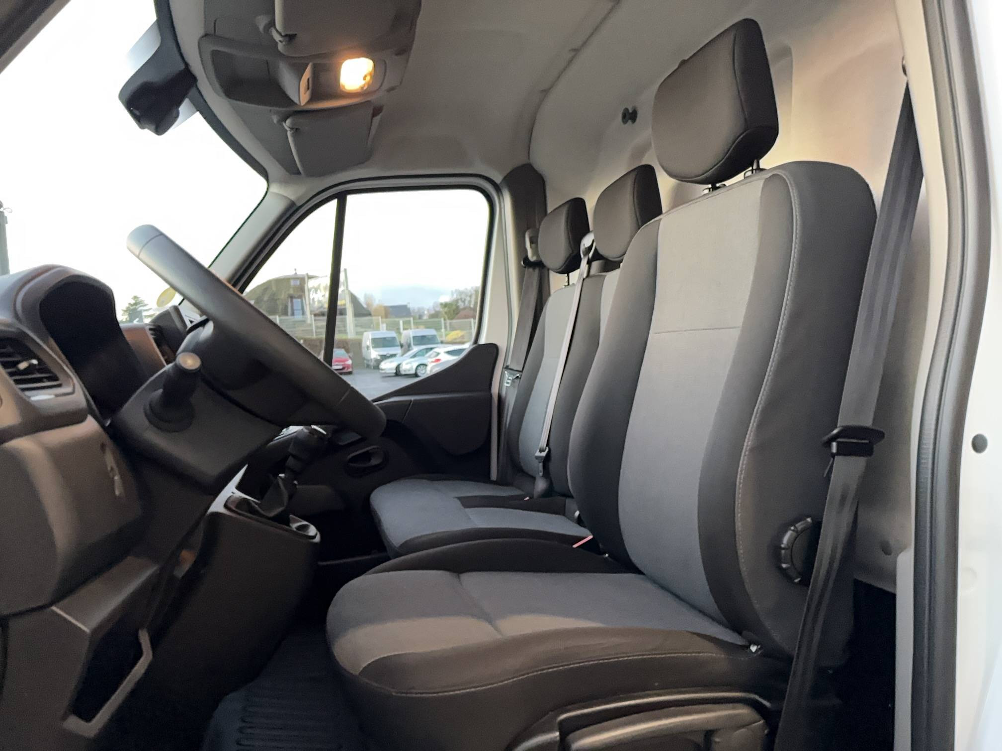 Vente en ligne Renault Master Fourgon MASTER FGN TRAC F3500 L2H2 BLUE DCI 135 au prix de 29 000 €