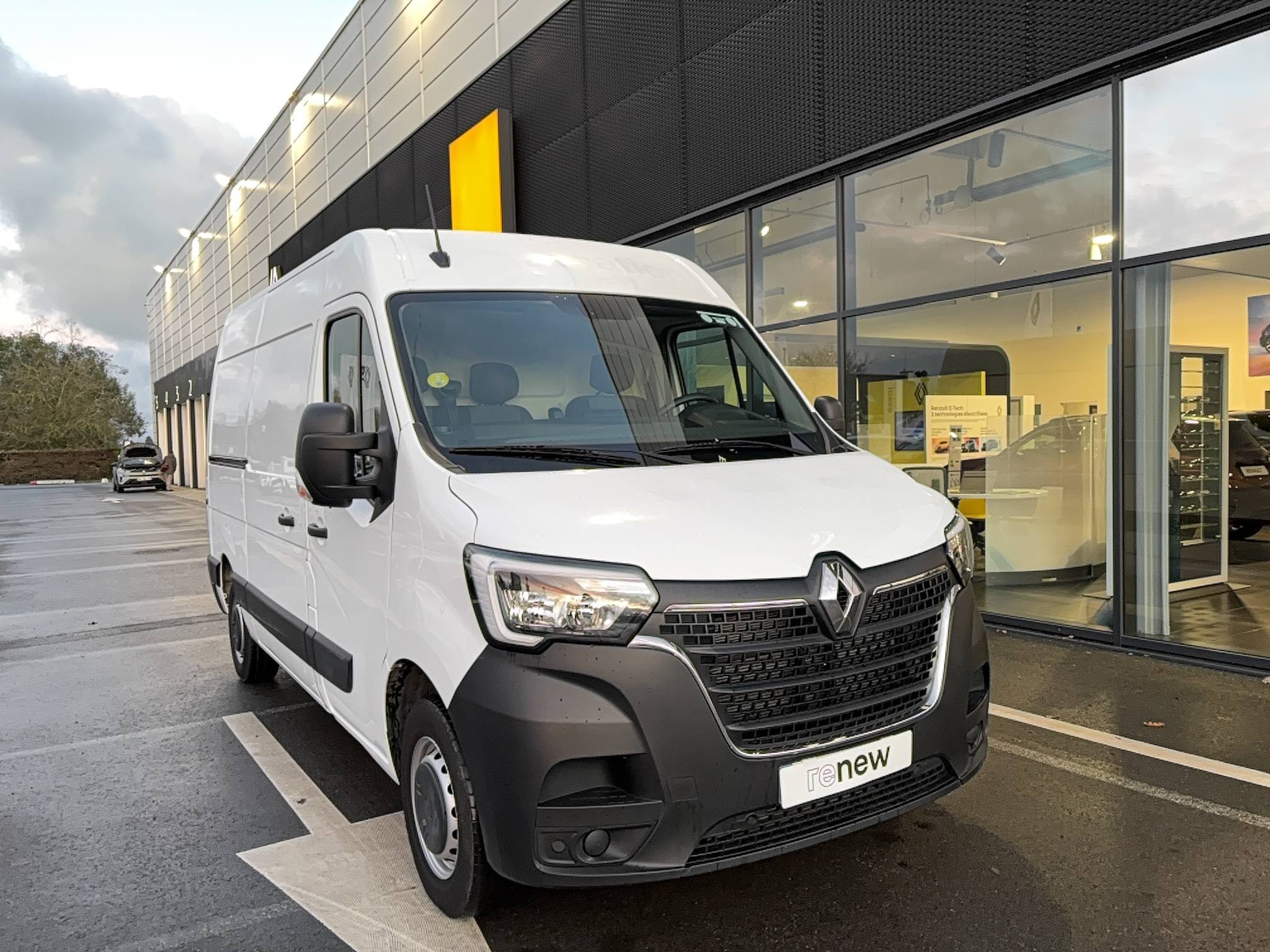 Renault Master Fourgon MASTER FGN TRAC F3500 L2H2 BLUE DCI 135 occasion de 2024 en vente à Lamballe