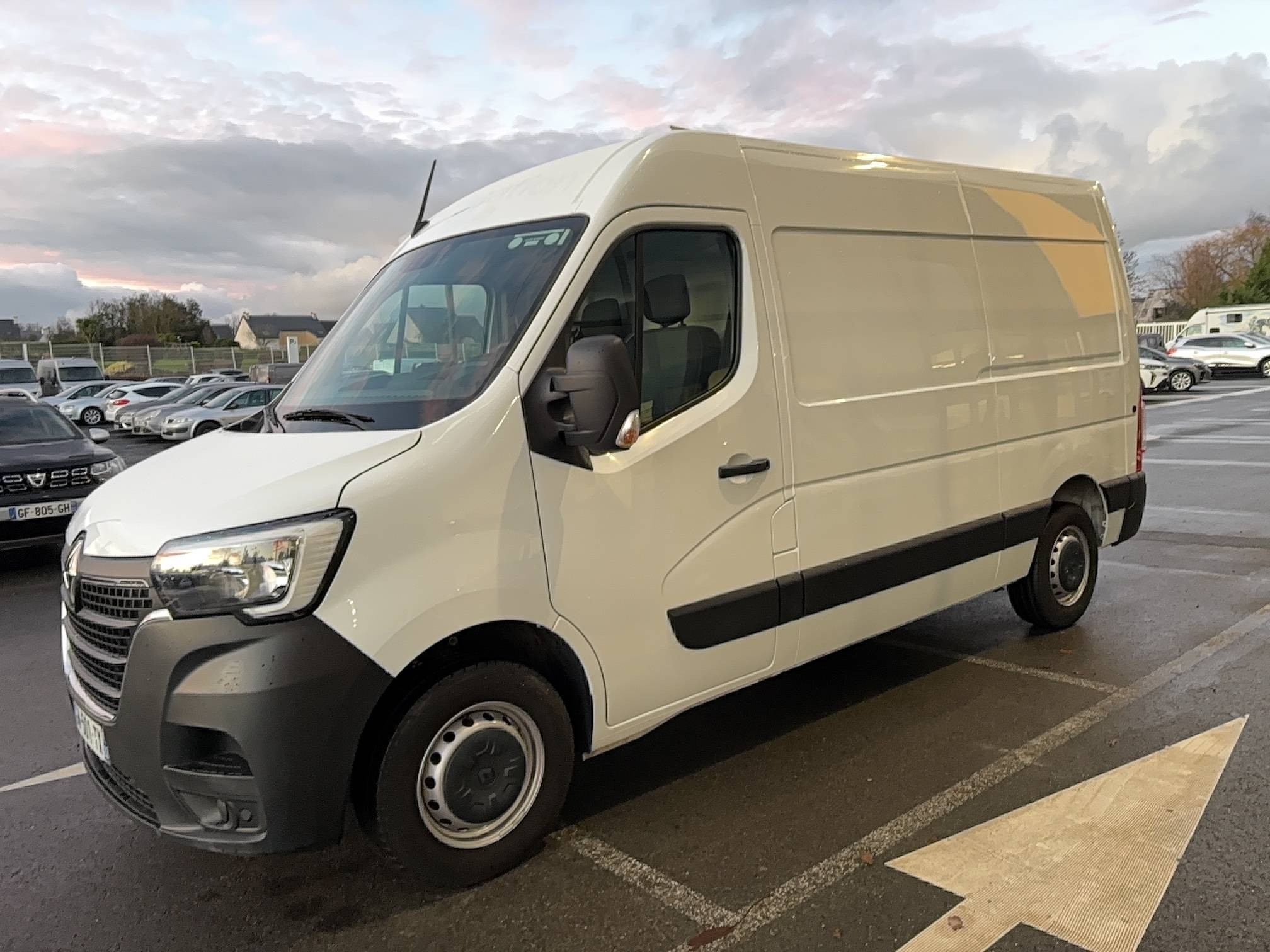 Vente en ligne Renault Master Fourgon MASTER FGN TRAC F3500 L2H2 BLUE DCI 135 au prix de 29 000 €