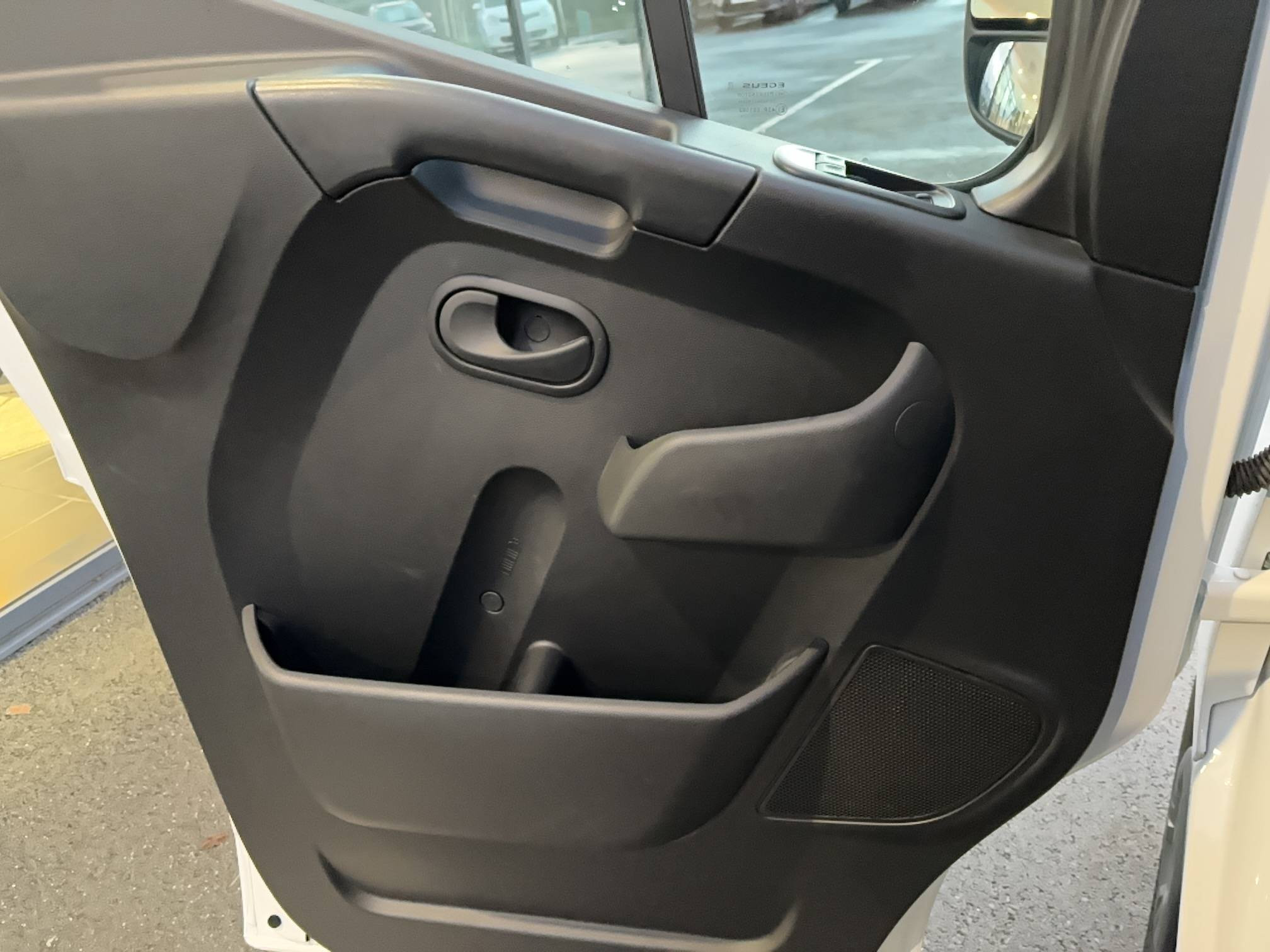 Vente en ligne Renault Master Fourgon MASTER FGN TRAC F3500 L2H2 BLUE DCI 135 au prix de 29 000 €