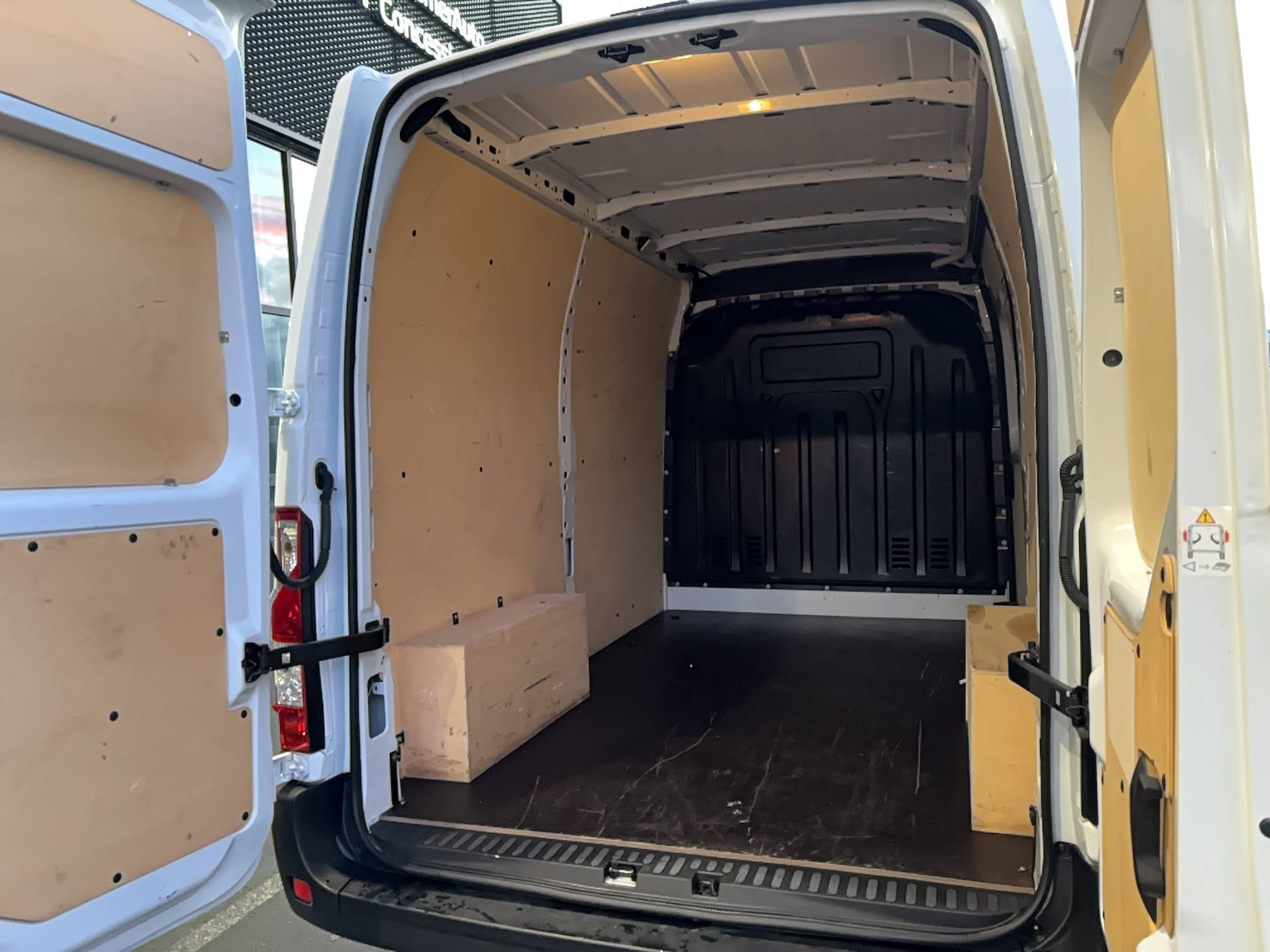 Vente en ligne Renault Master Fourgon MASTER FGN TRAC F3500 L2H2 BLUE DCI 135 au prix de 29 000 €