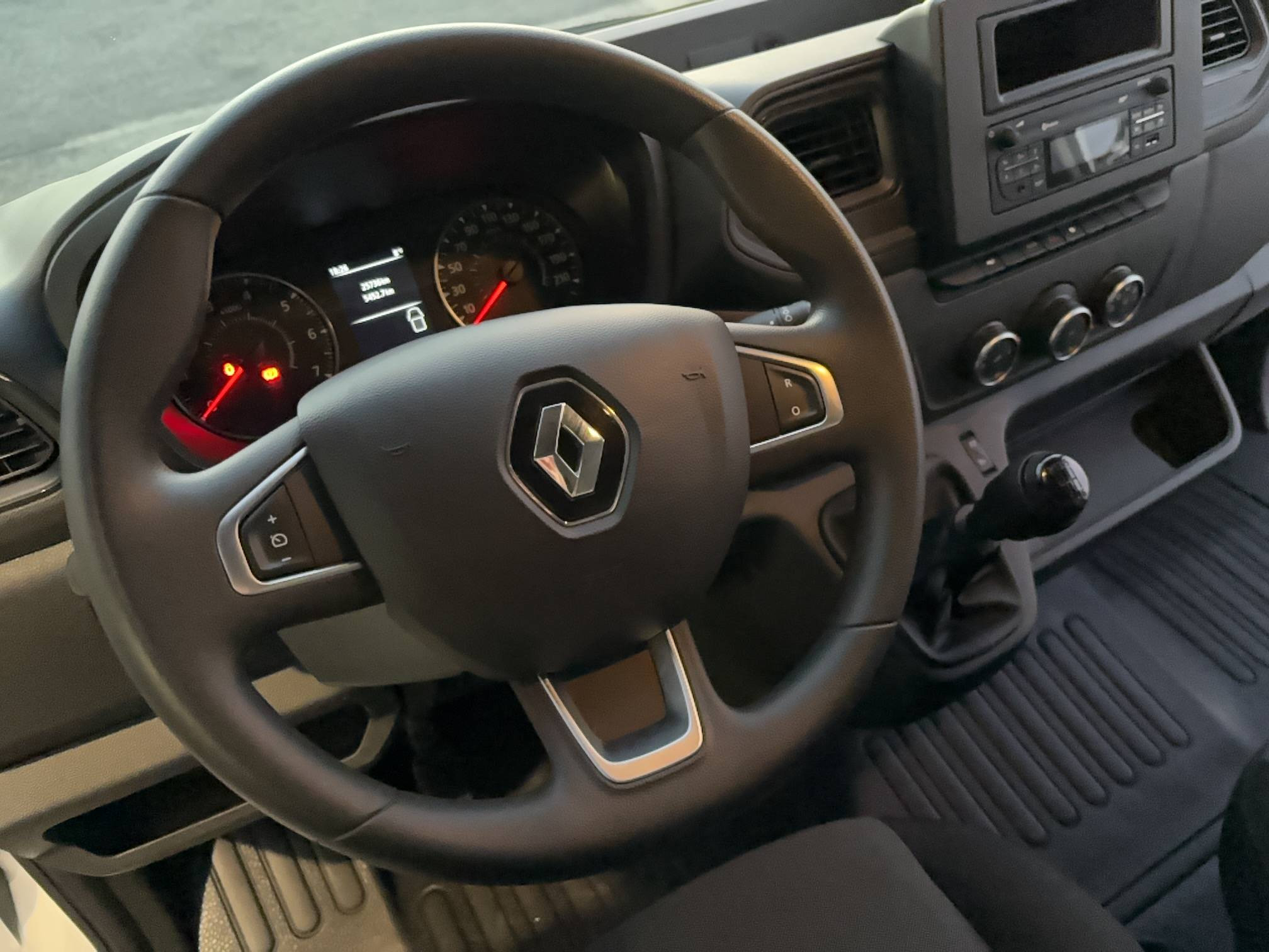 Vente en ligne Renault Master Fourgon MASTER FGN TRAC F3500 L2H2 BLUE DCI 135 au prix de 29 000 €