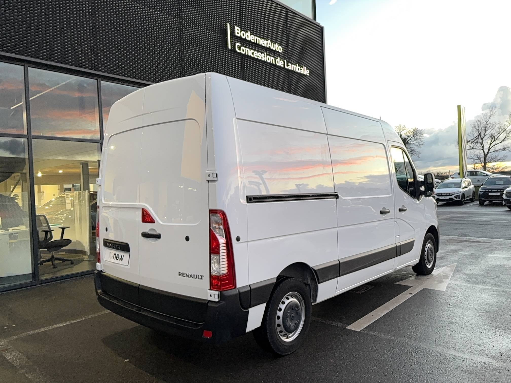 Vente en ligne Renault Master Fourgon MASTER FGN TRAC F3500 L2H2 BLUE DCI 135 au prix de 29 000 €