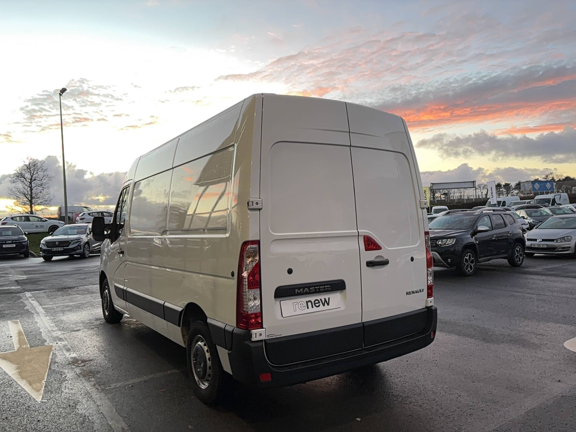 Vente en ligne Renault Master Fourgon MASTER FGN TRAC F3500 L2H2 BLUE DCI 135 au prix de 29 000 €