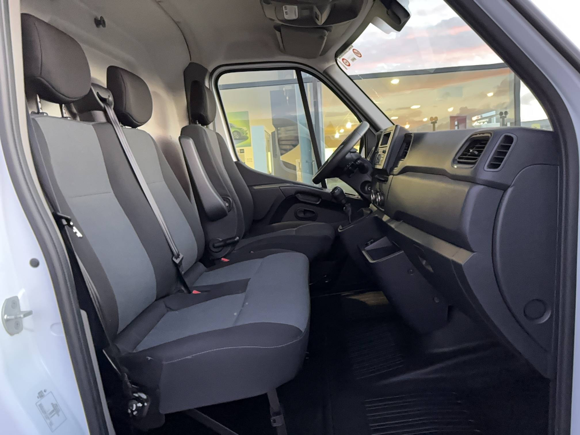 Vente en ligne Renault Master Fourgon MASTER FGN TRAC F3500 L2H2 BLUE DCI 135 au prix de 29 000 €