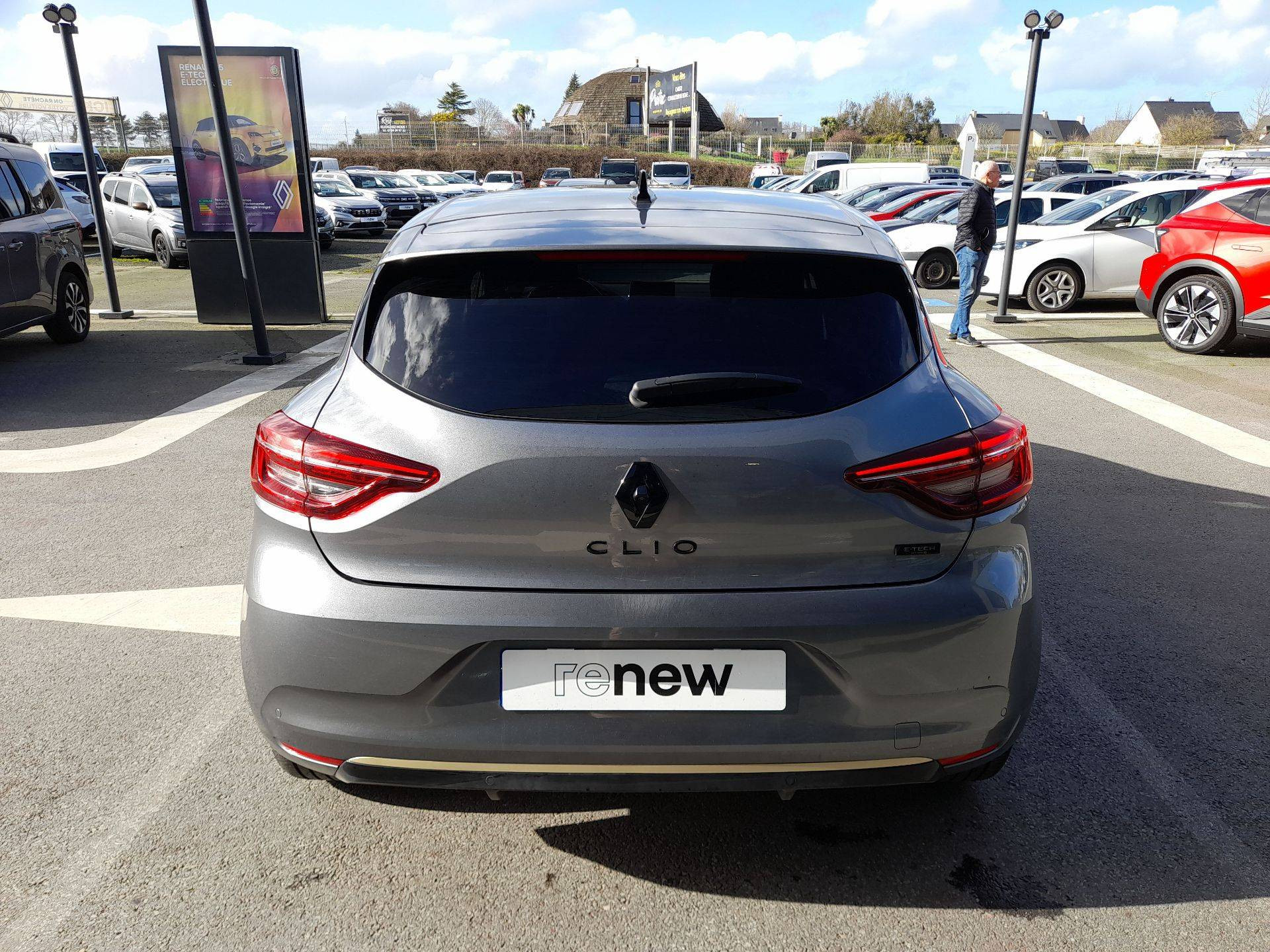 Vente en ligne Renault Clio 5 Clio E-Tech full hybrid 145 au prix de 19 990 €