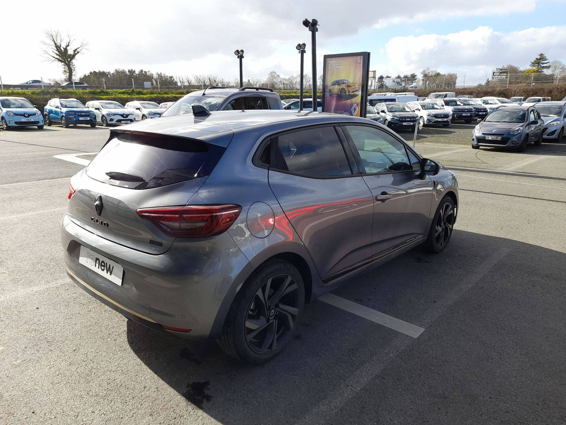 Vente en ligne Renault Clio 5 Clio E-Tech full hybrid 145 au prix de 19 990 €