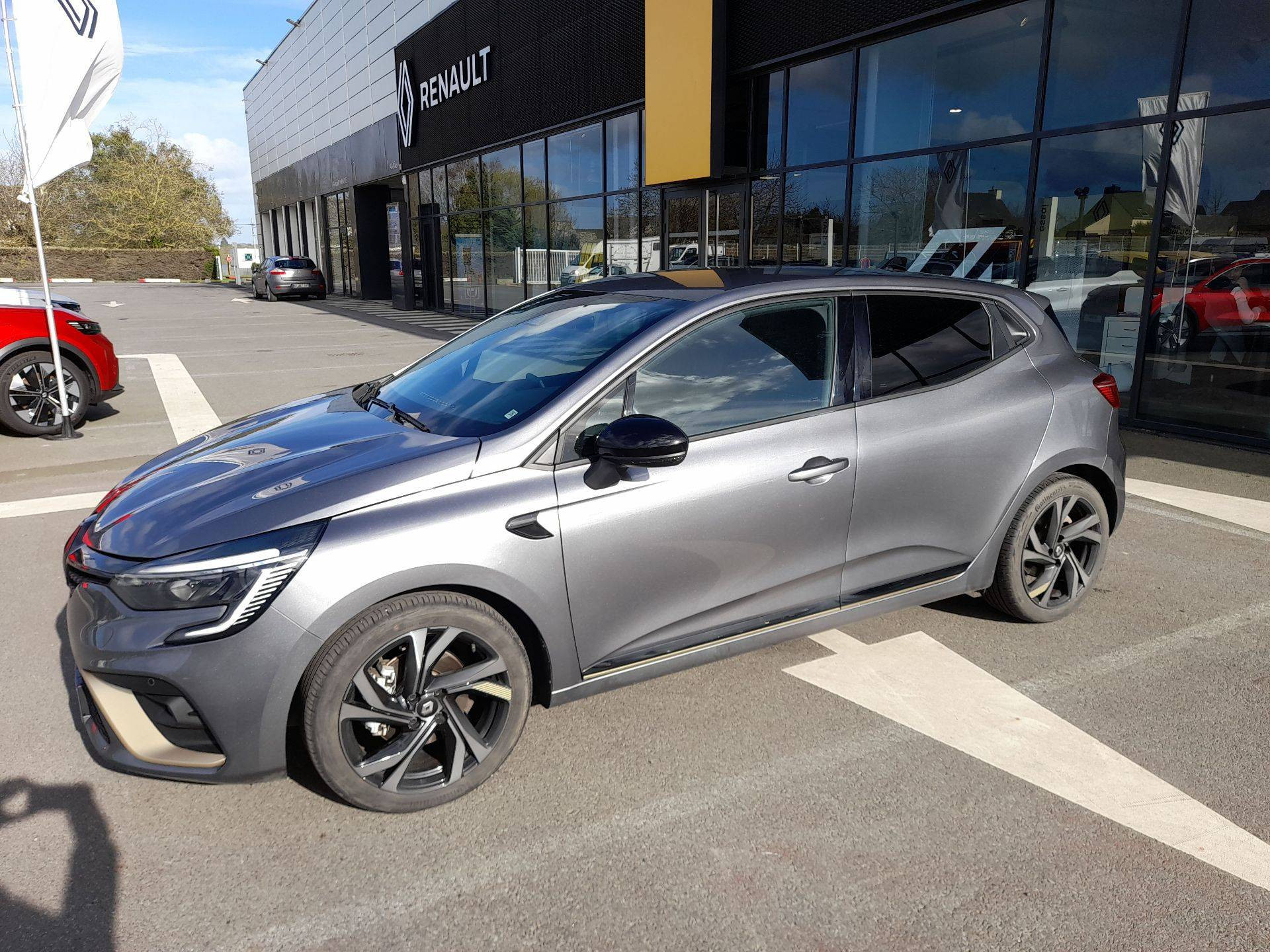 Vente en ligne Renault Clio 5 Clio E-Tech full hybrid 145 au prix de 19 990 €