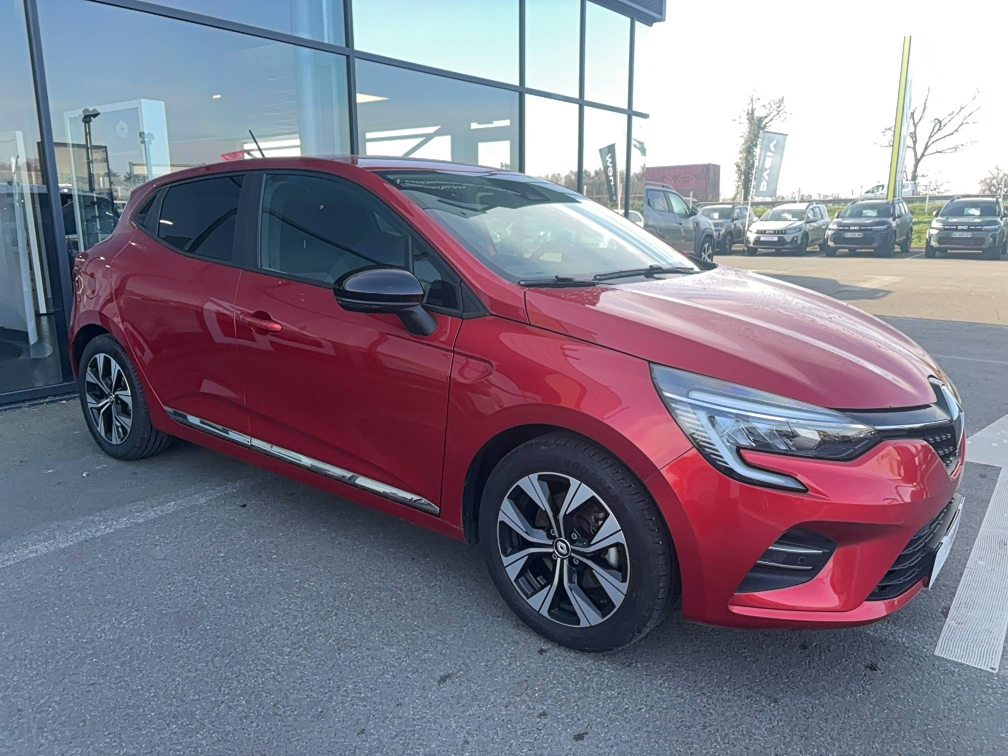 Vente en ligne Renault Clio 5 Clio E-Tech full hybrid 145 au prix de 15 890 €