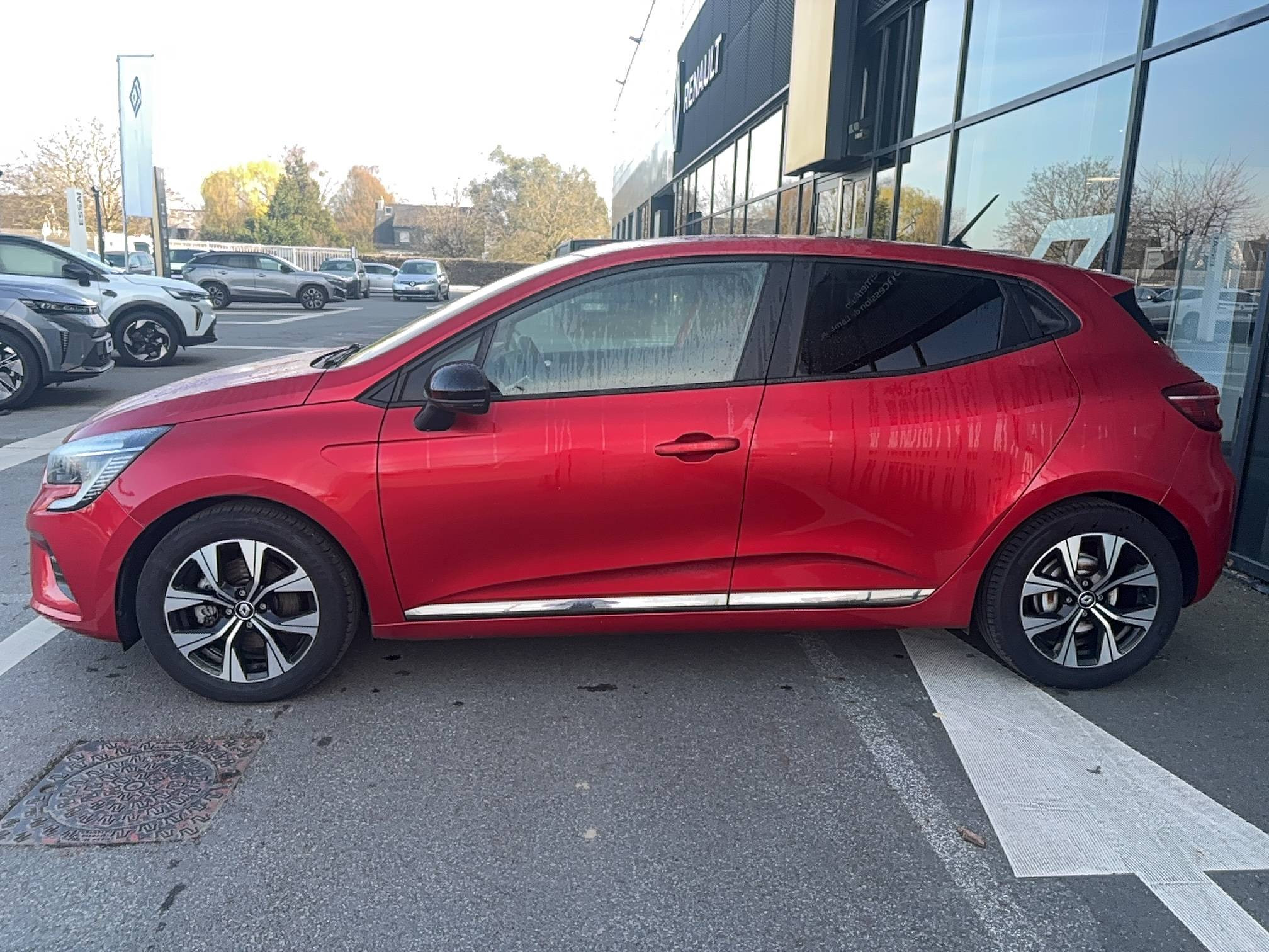 Vente en ligne Renault Clio 5 Clio E-Tech full hybrid 145 au prix de 15 890 €