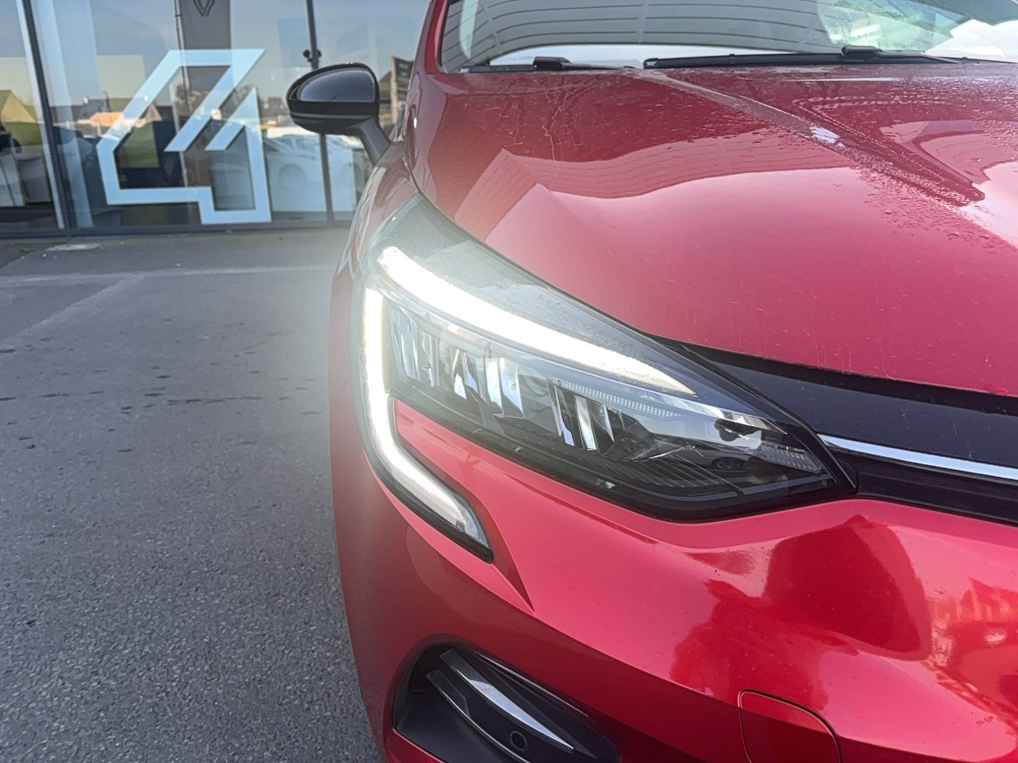 Vente en ligne Renault Clio 5 Clio E-Tech full hybrid 145 au prix de 15 890 €