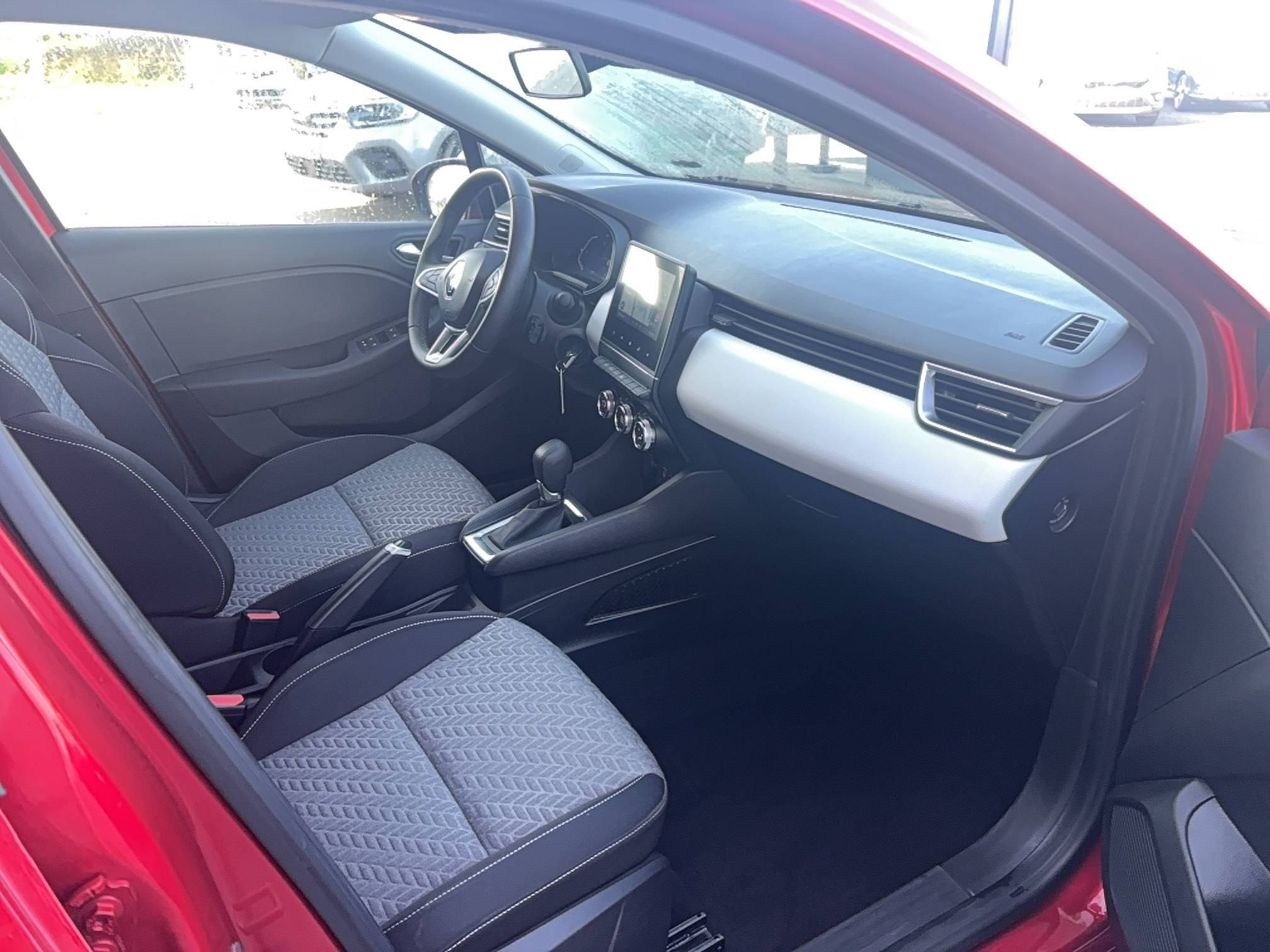 Vente en ligne Renault Clio 5 Clio E-Tech full hybrid 145 au prix de 15 890 €