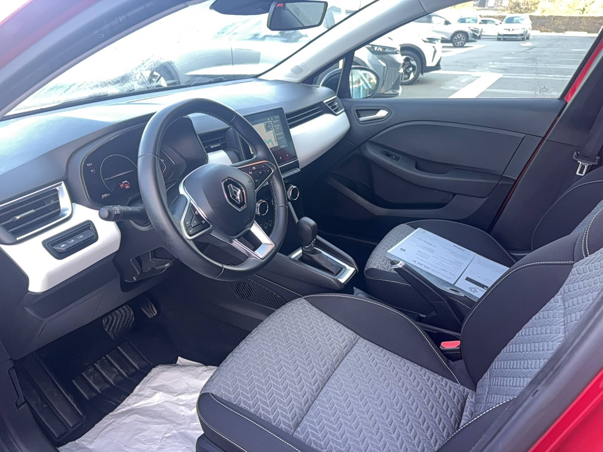 Vente en ligne Renault Clio 5 Clio E-Tech full hybrid 145 au prix de 15 890 €