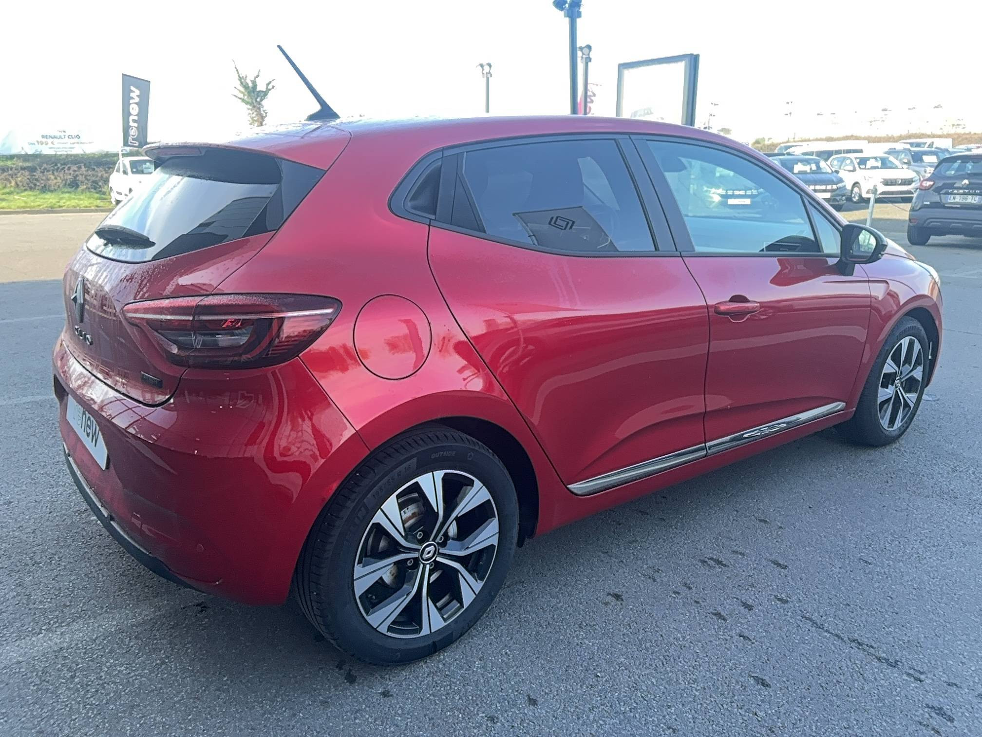 Vente en ligne Renault Clio 5 Clio E-Tech full hybrid 145 au prix de 15 890 €