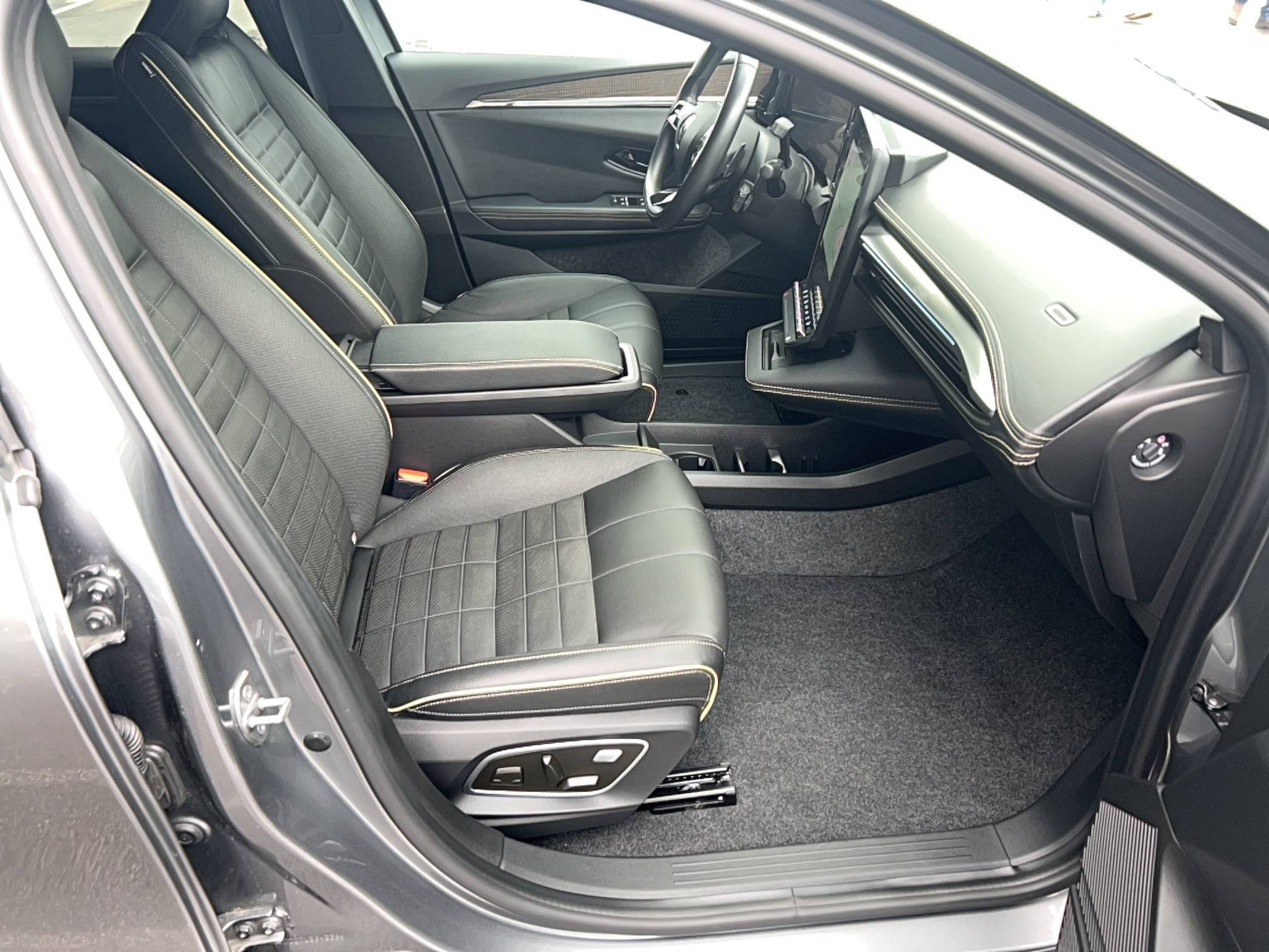 Vente en ligne Renault Megane E-Tech  EV60 220 ch super charge au prix de 24 990 €