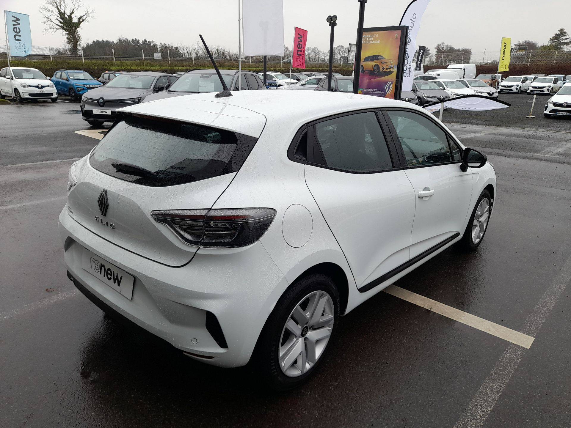 Vente en ligne Renault Clio 5 Clio TCe 90 ch GSR2 au prix de 16 490 €