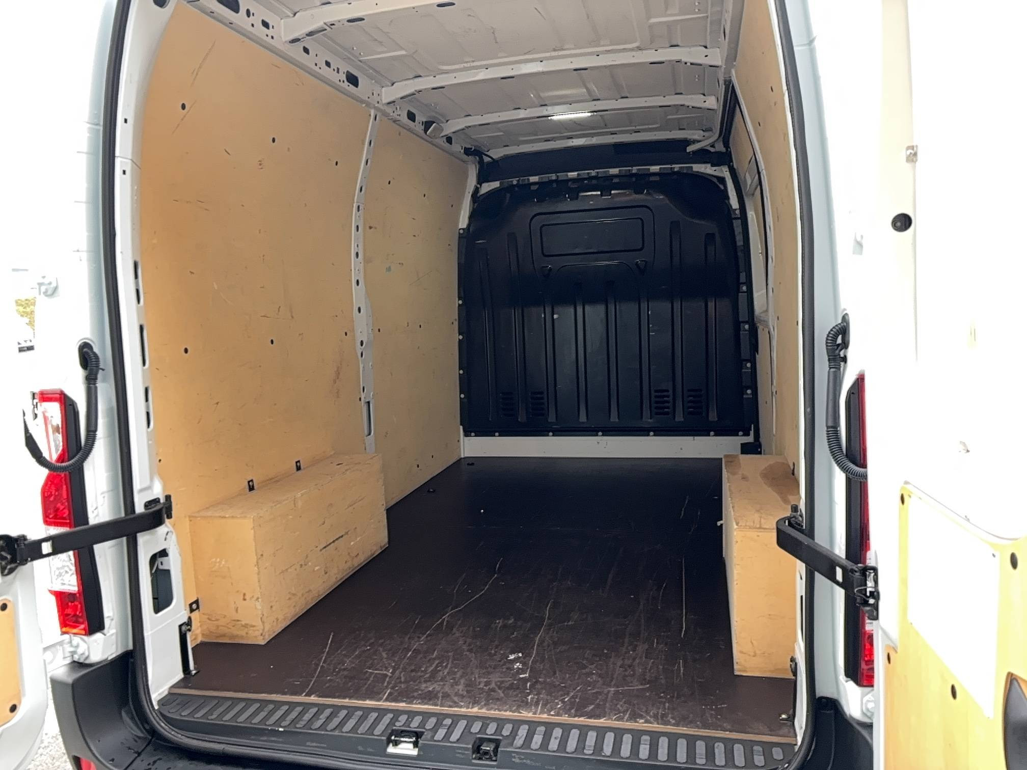 Vente en ligne Renault Master Fourgon MASTER FGN TRAC F3500 L2H2 BLUE DCI 135 au prix de 29 000 €