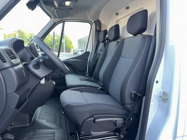 Vente en ligne Renault Master Fourgon MASTER FGN TRAC F3500 L3H3 BLUE DCI 135 au prix de 35 500 €