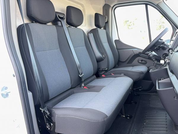 Vente en ligne Renault Master Fourgon MASTER FGN TRAC F3500 L3H3 BLUE DCI 135 au prix de 35 500 €