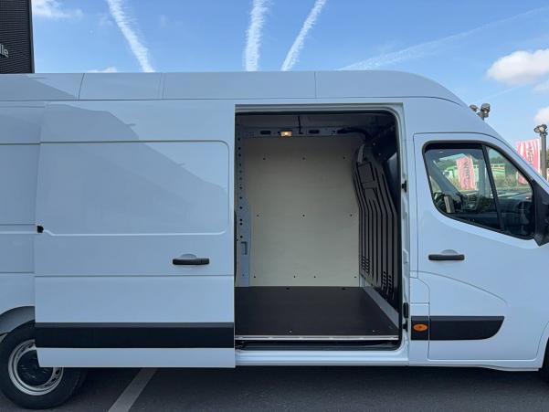 Vente en ligne Renault Master Fourgon MASTER FGN TRAC F3500 L3H3 BLUE DCI 135 au prix de 35 500 €