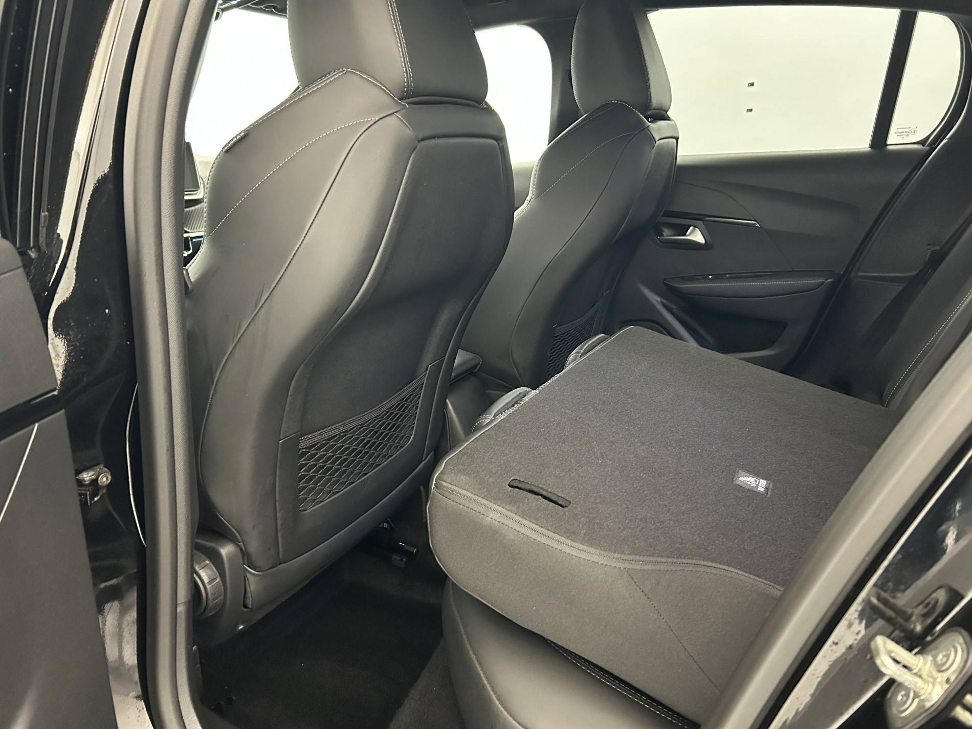 Vente en ligne Peugeot E-208  50 kWh 136ch au prix de 16 890 €