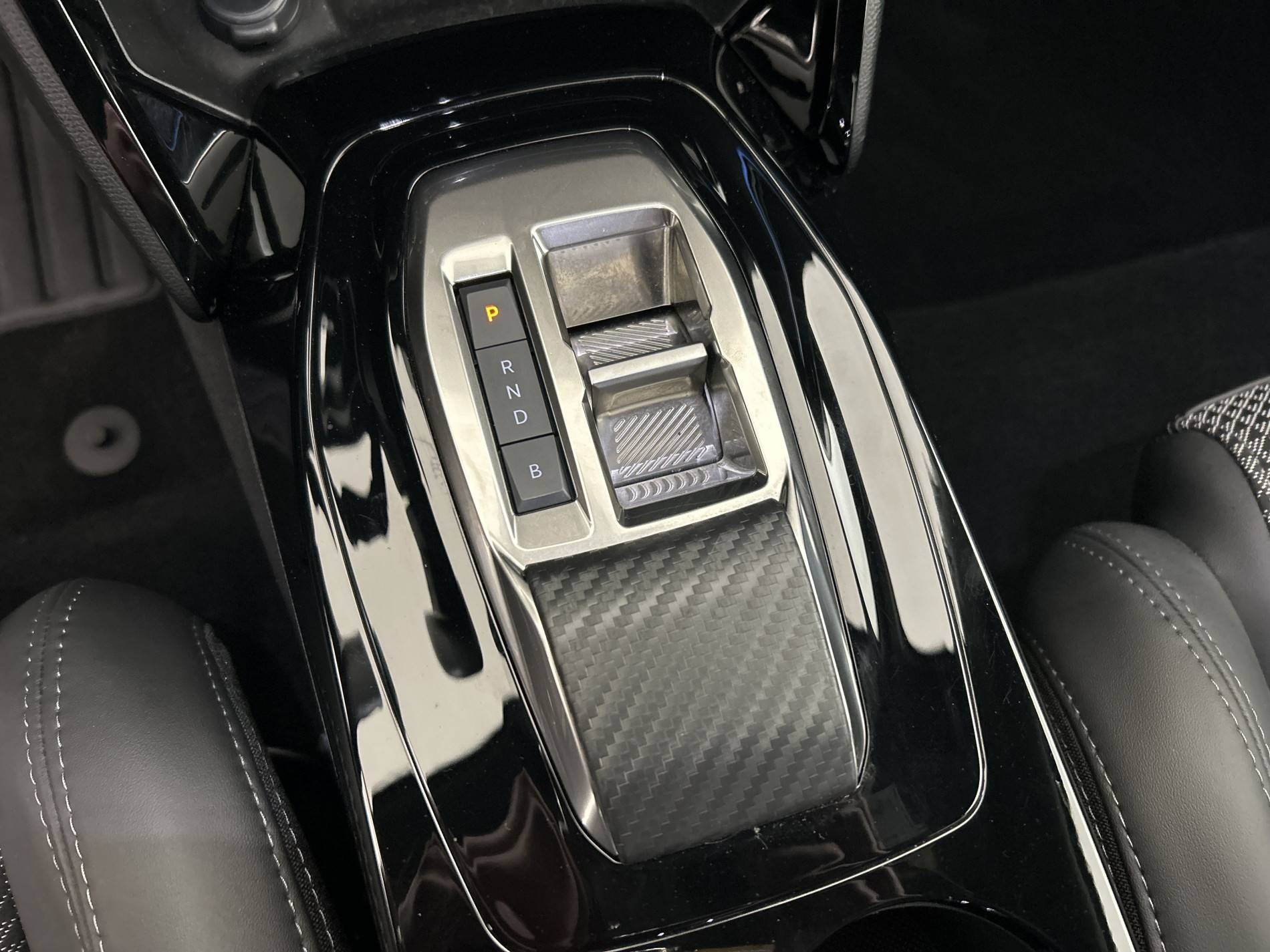 Vente en ligne Peugeot E-208  50 kWh 136ch au prix de 16 890 €