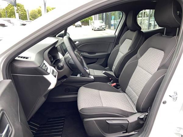 Vente en ligne Renault Clio 5 Clio E-Tech 140 - 21N au prix de 16 890 €
