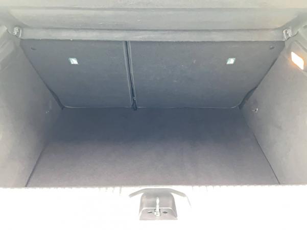 Vente en ligne Renault Clio 5 Clio E-Tech 140 - 21N au prix de 16 890 €