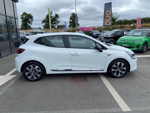 Vente en ligne Renault Clio 5 Clio E-Tech 140 - 21N au prix de 16 890 €