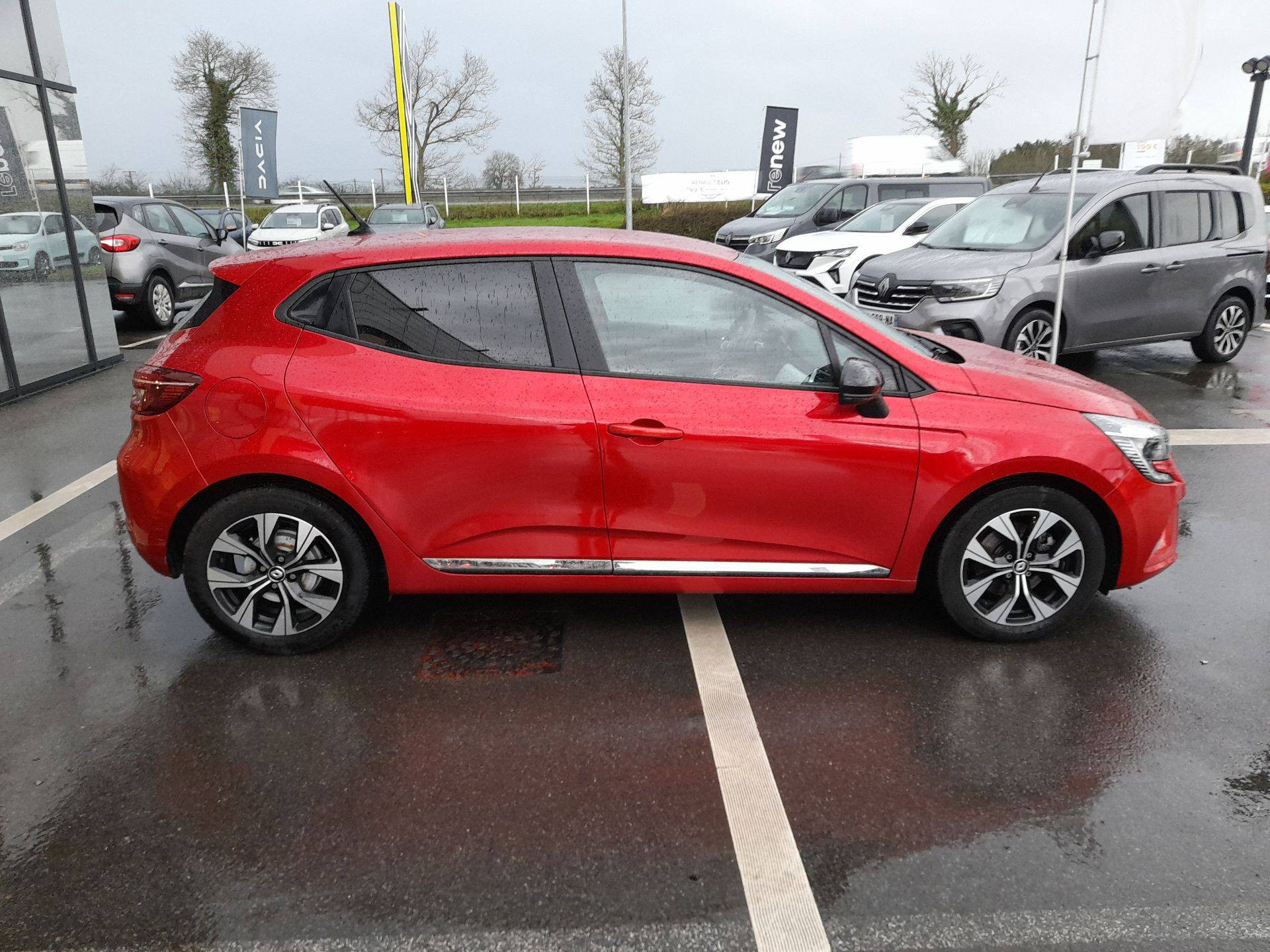 Vente en ligne Renault Clio 5 Clio E-Tech full hybrid 145 au prix de 16 290 €