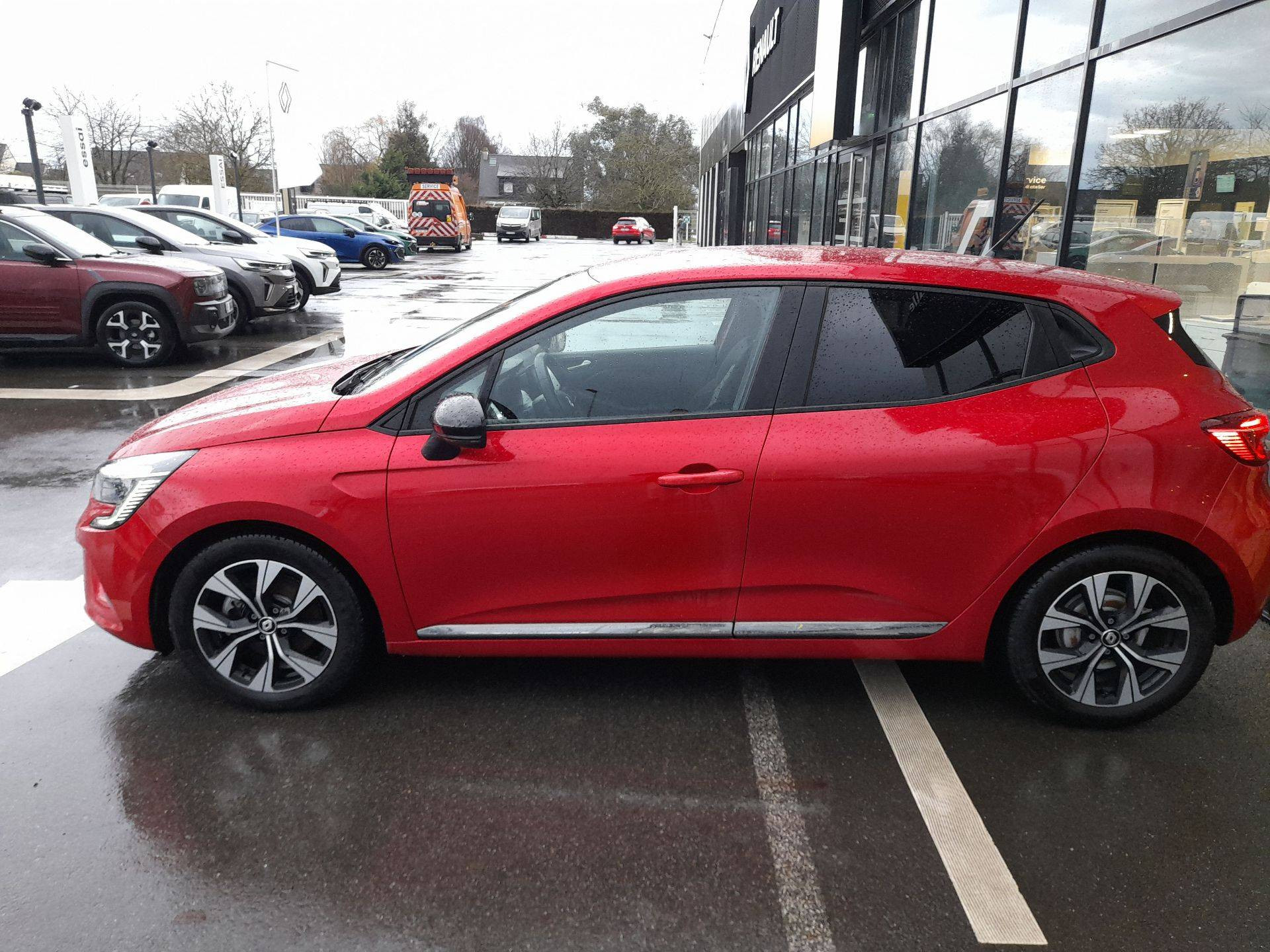 Vente en ligne Renault Clio 5 Clio E-Tech full hybrid 145 au prix de 16 290 €