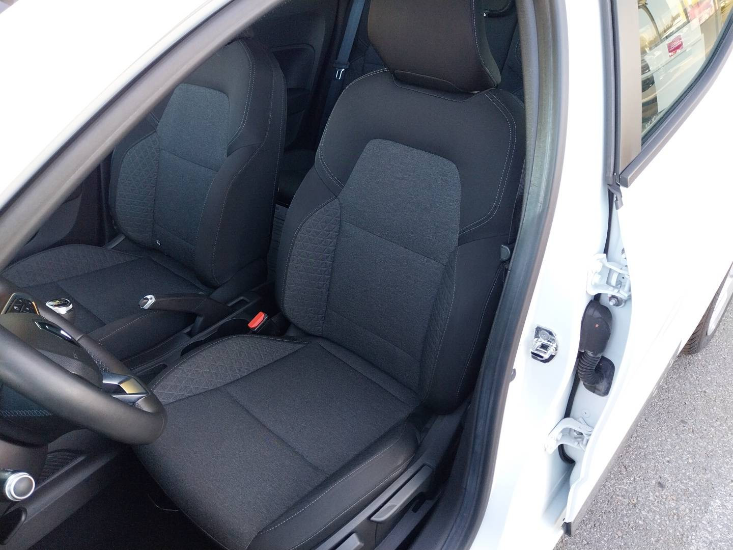 Vente en ligne Renault Clio 5 Clio TCe 100 au prix de 12 890 €