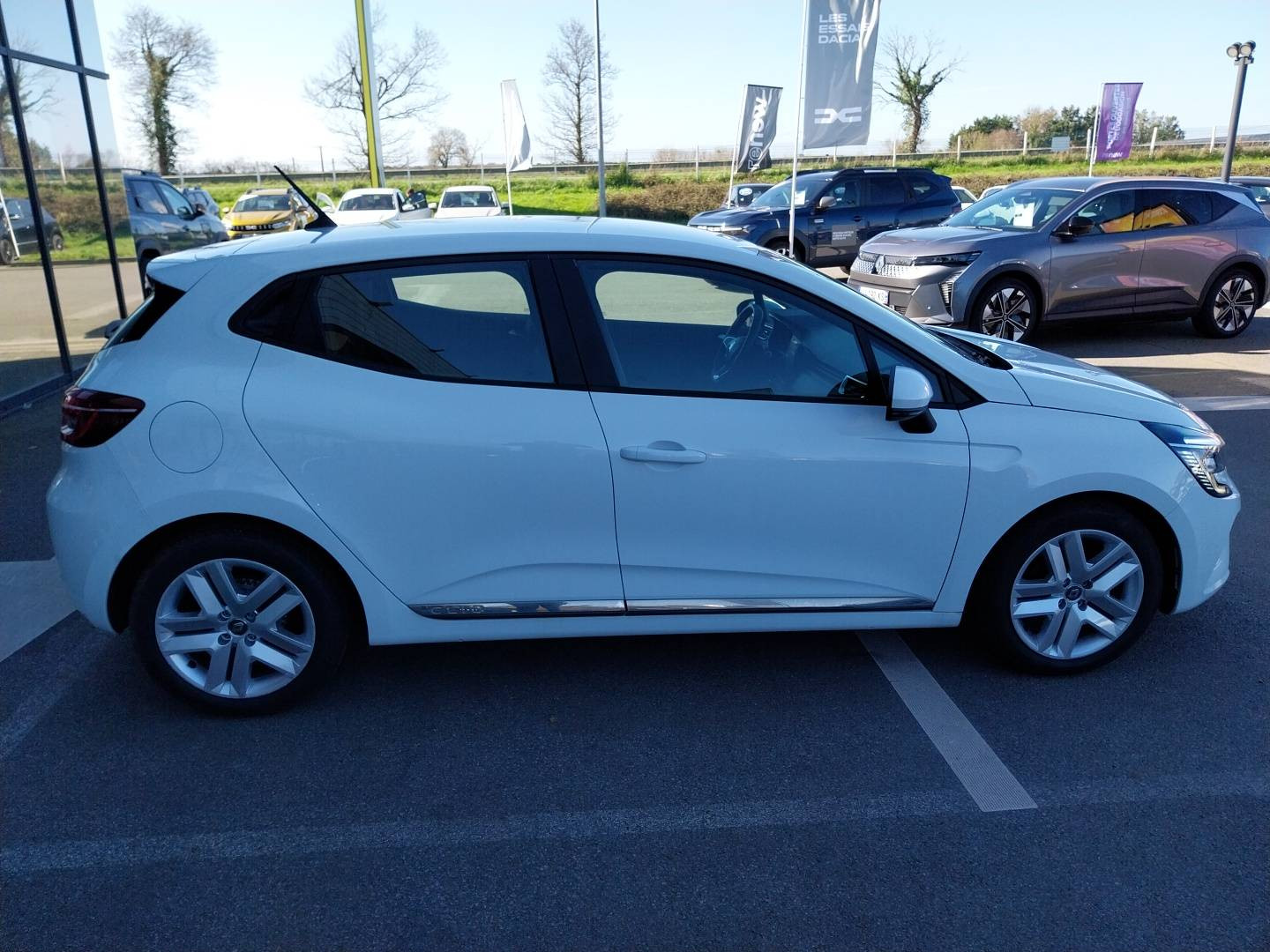 Vente en ligne Renault Clio 5 Clio TCe 100 au prix de 12 890 €