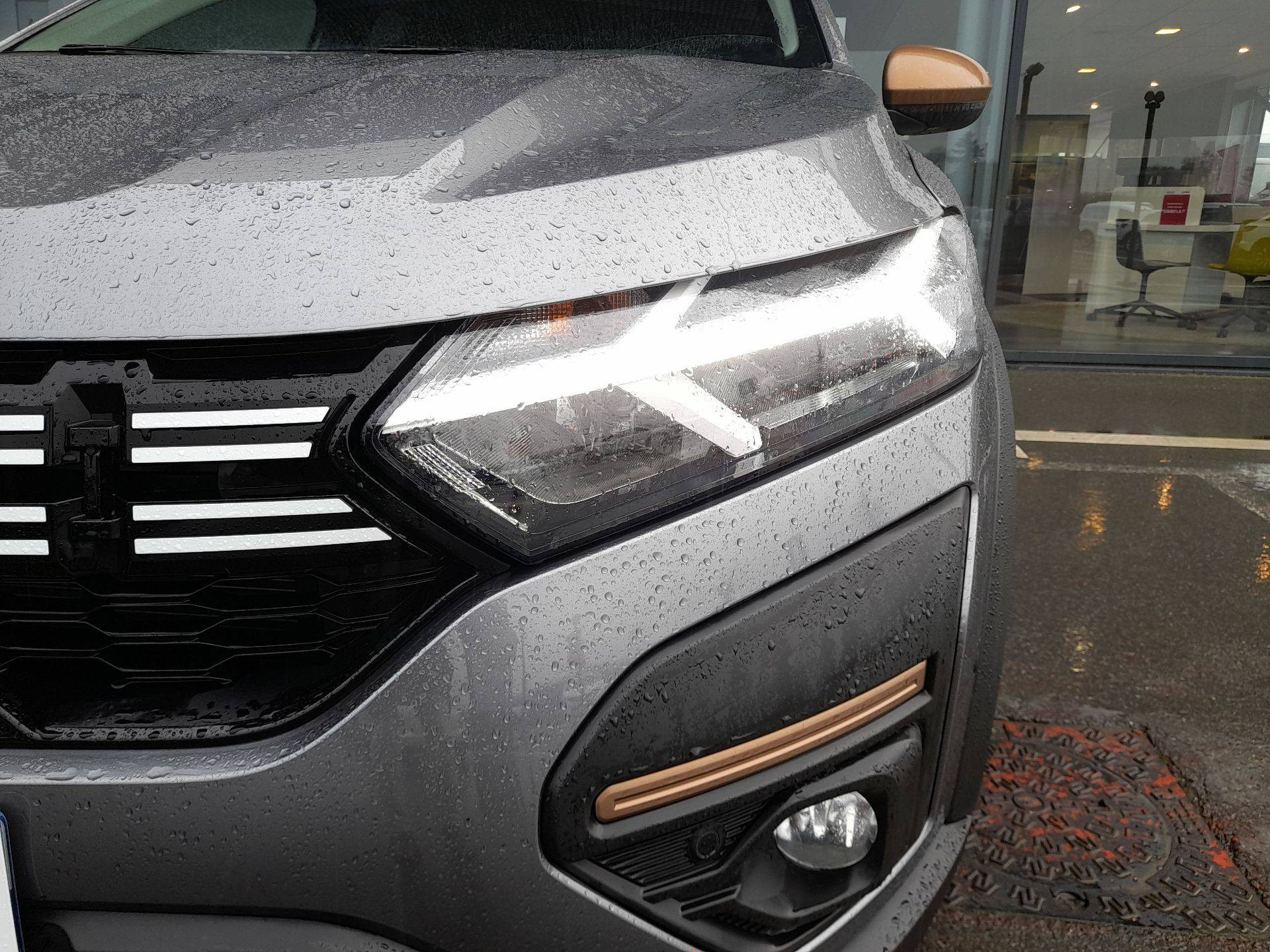 Vente en ligne Dacia Jogger  Hybrid 140 7 places GSR2 au prix de 25 990 €