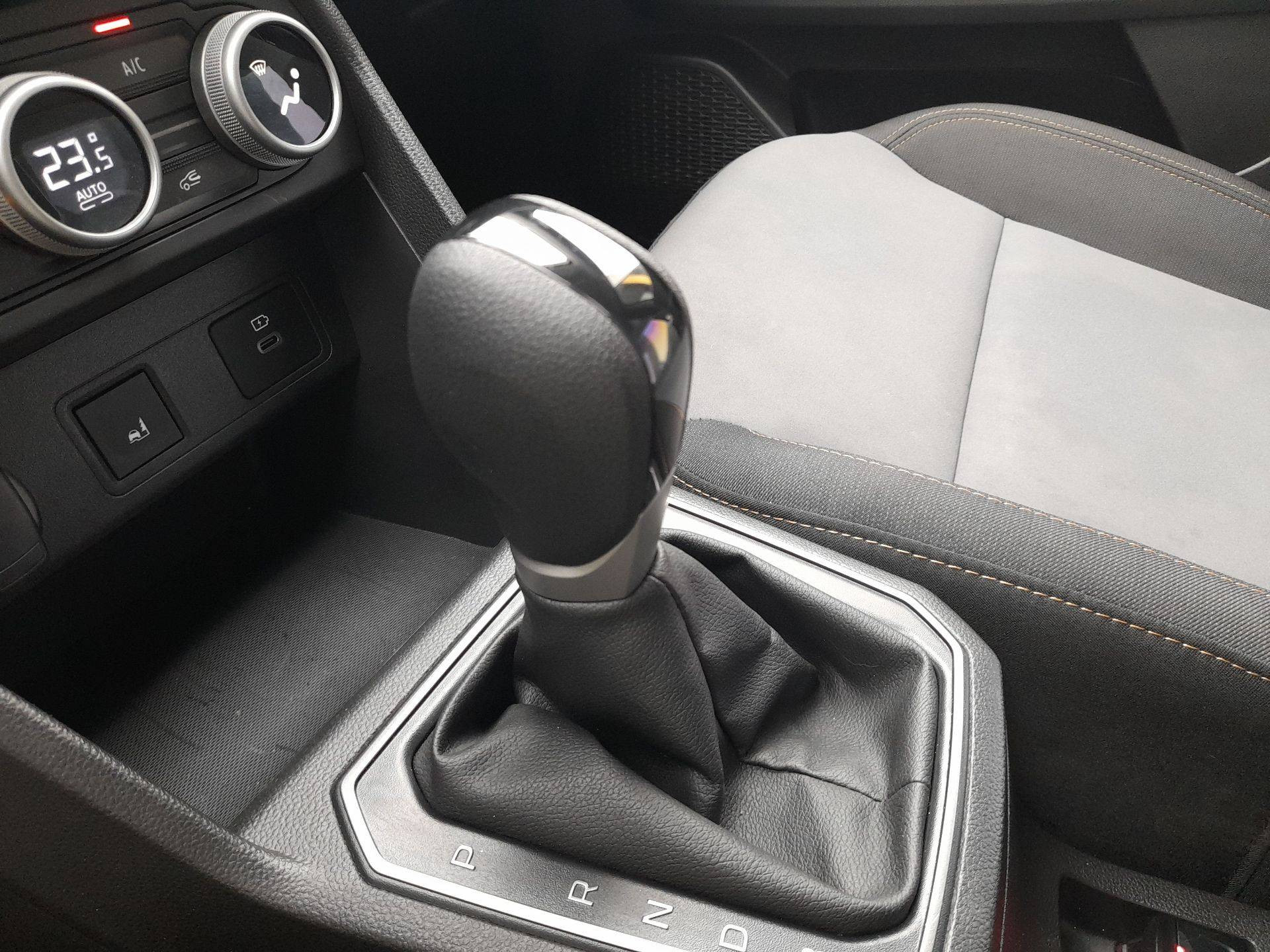 Vente en ligne Dacia Jogger  Hybrid 140 7 places GSR2 au prix de 25 990 €