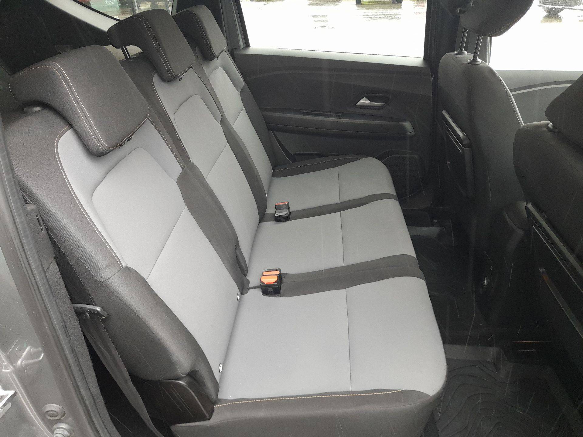 Vente en ligne Dacia Jogger  Hybrid 140 7 places GSR2 au prix de 25 990 €