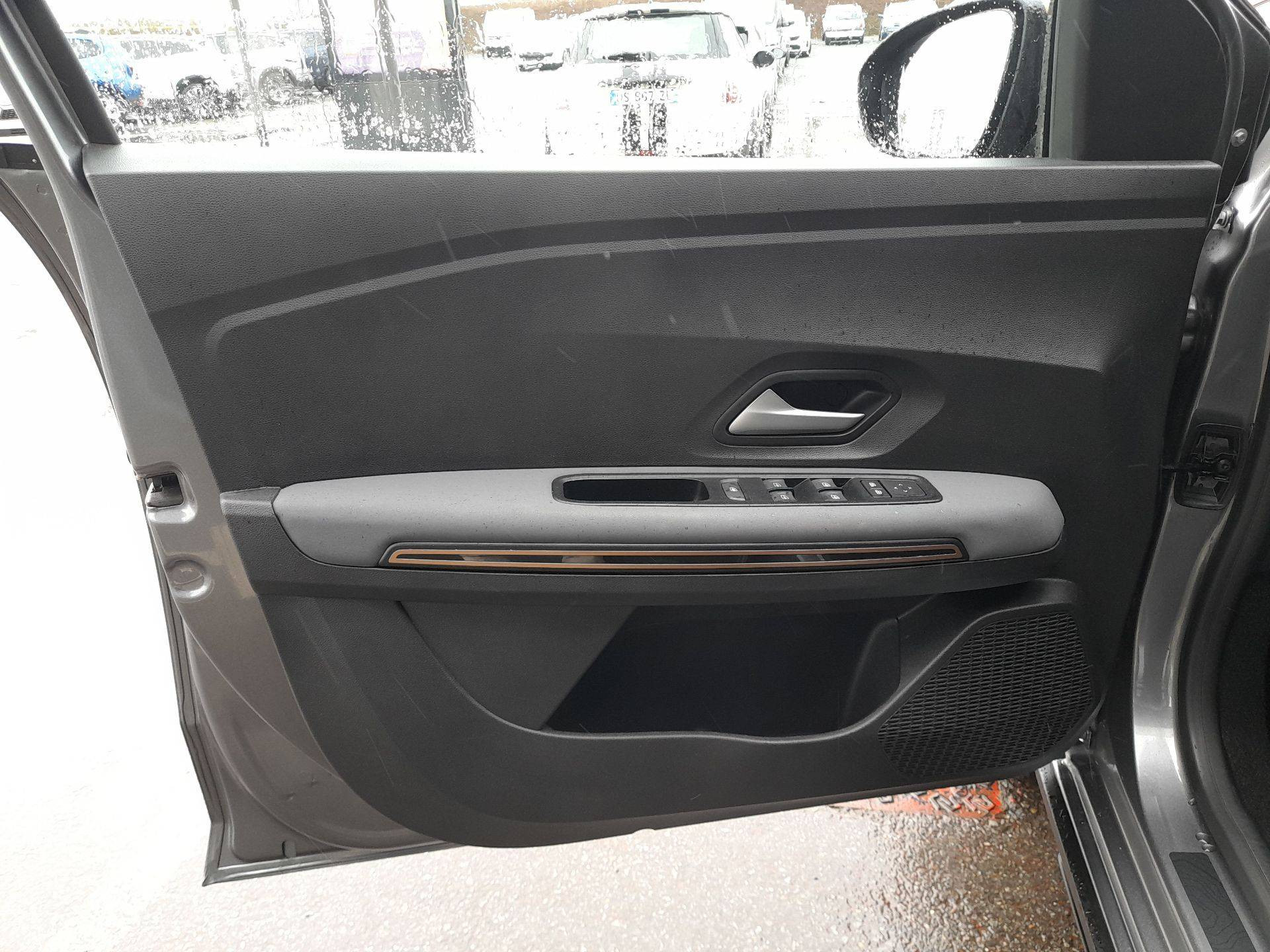 Vente en ligne Dacia Jogger  Hybrid 140 7 places GSR2 au prix de 25 990 €