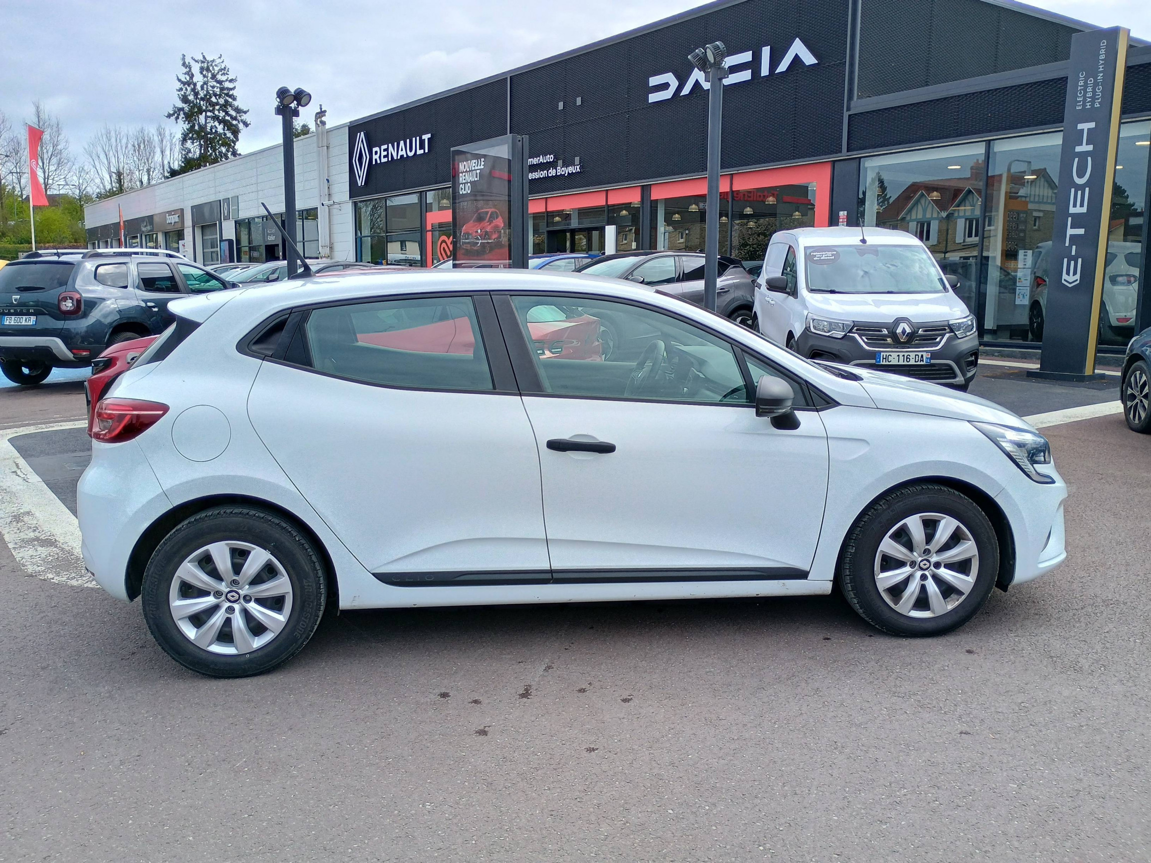 Vente en ligne Renault Clio 5 Clio SCe 65 au prix de 11 990 €