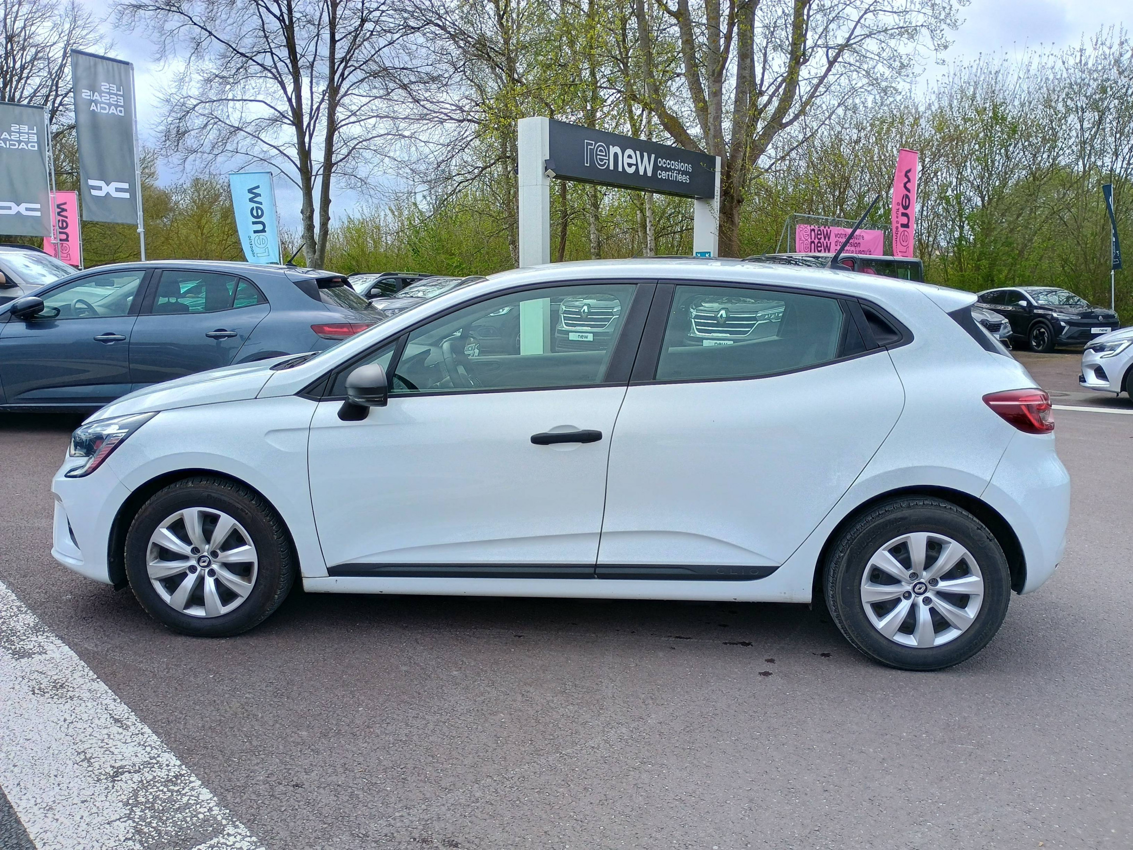 Vente en ligne Renault Clio 5 Clio SCe 65 au prix de 11 990 €