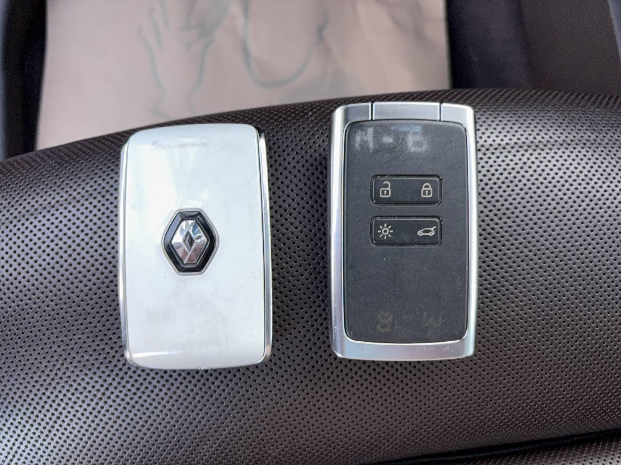 Vente en ligne Renault Espace 5 Espace dCi 160 Energy Twin Turbo au prix de 16 990 €