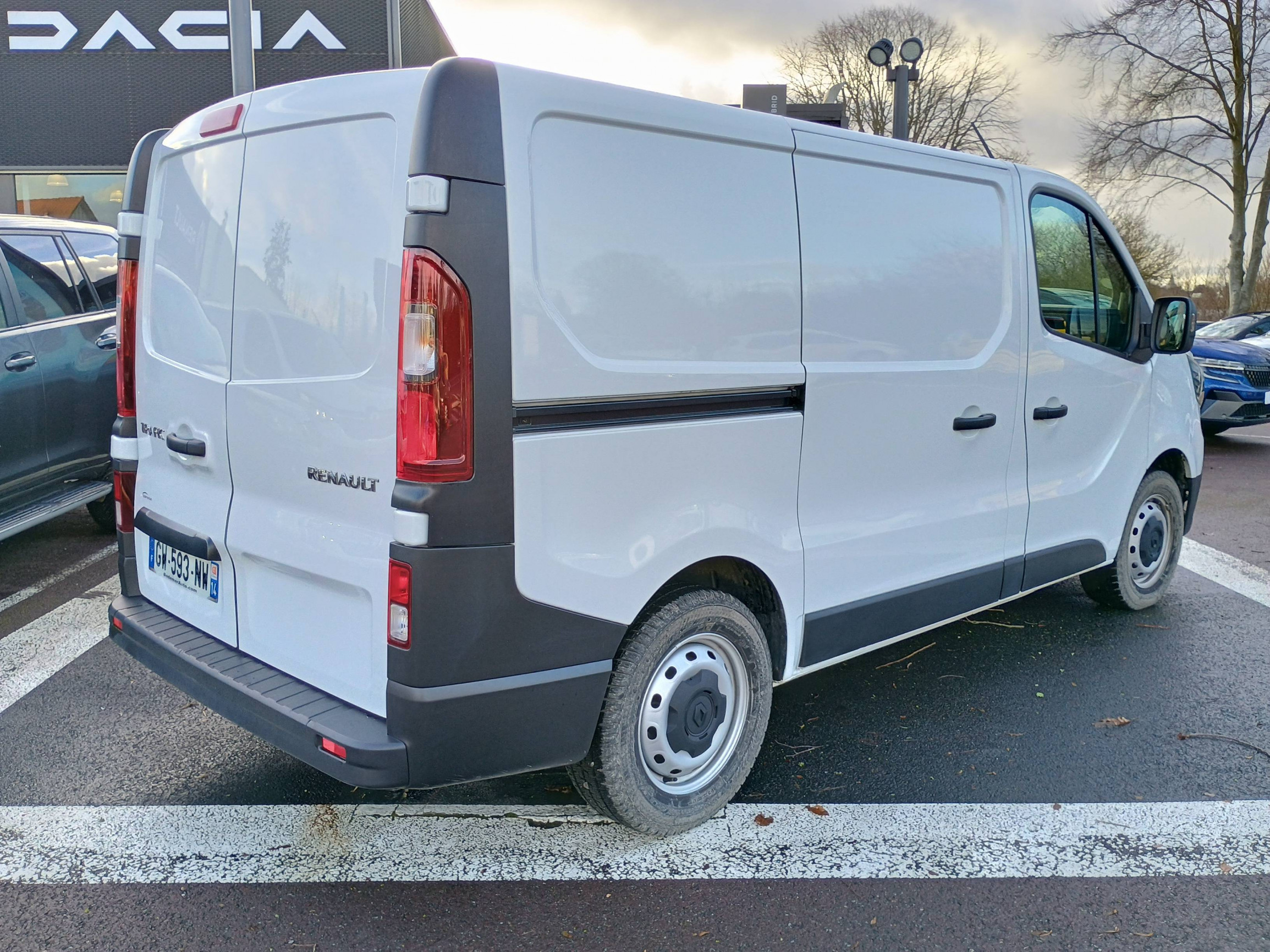 Vente en ligne Renault Trafic 3 Fourgon TRAFIC FGN L1H1 2800 KG BLUE DCI 110 au prix de 26 590 €