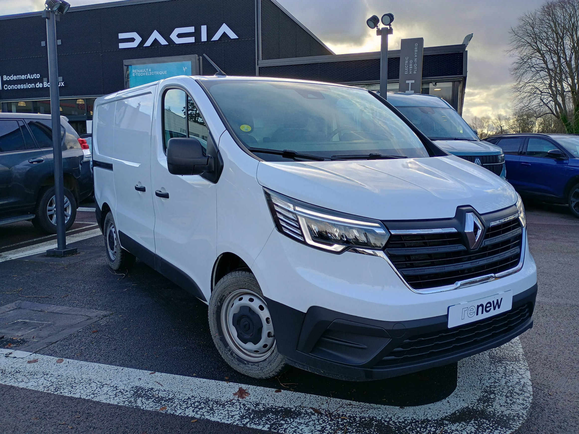 Vente en ligne Renault Trafic 3 Fourgon TRAFIC FGN L1H1 2800 KG BLUE DCI 110 au prix de 26 590 €