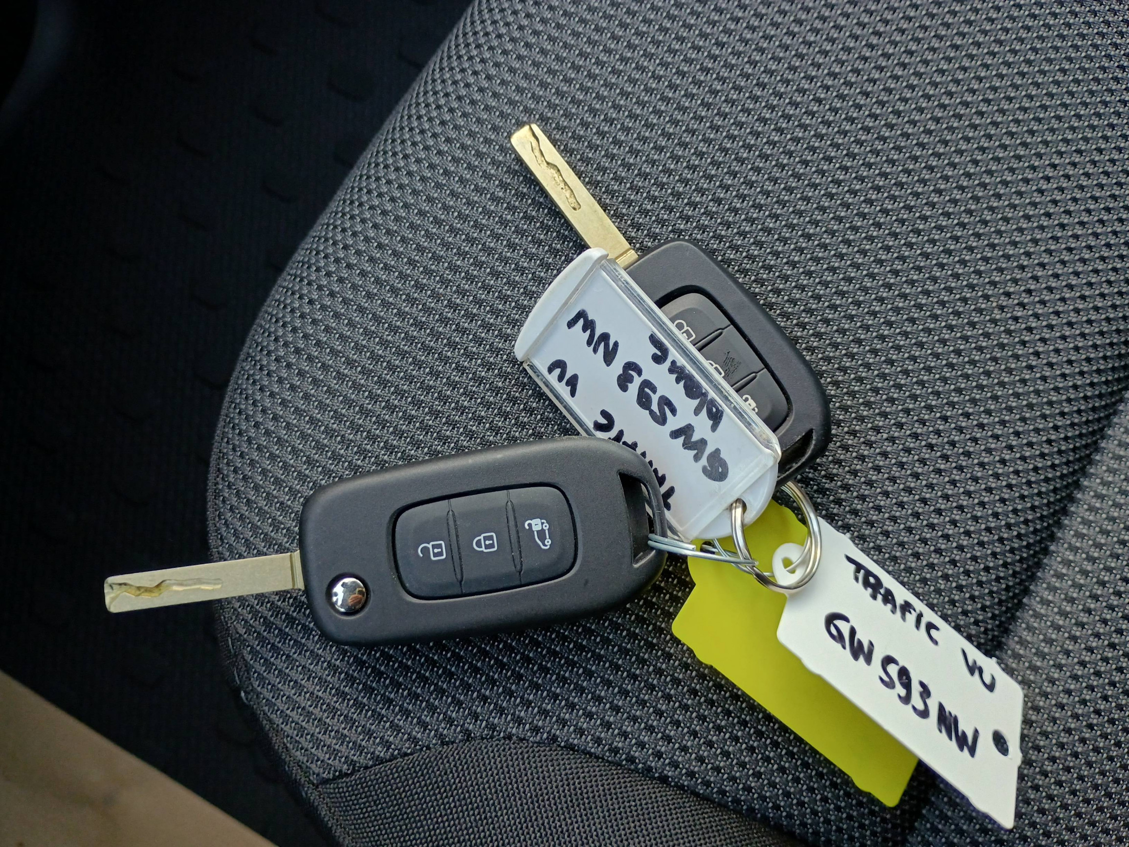 Vente en ligne Renault Trafic 3 Fourgon TRAFIC FGN L1H1 2800 KG BLUE DCI 110 au prix de 26 590 €