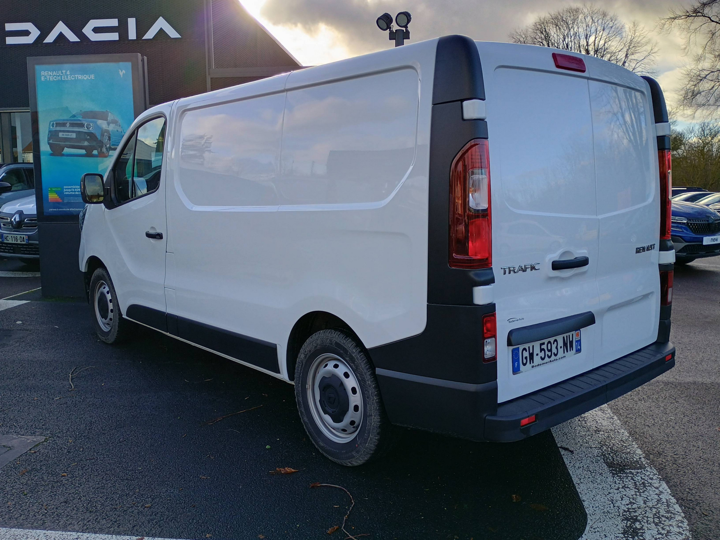 Vente en ligne Renault Trafic 3 Fourgon TRAFIC FGN L1H1 2800 KG BLUE DCI 110 au prix de 26 590 €