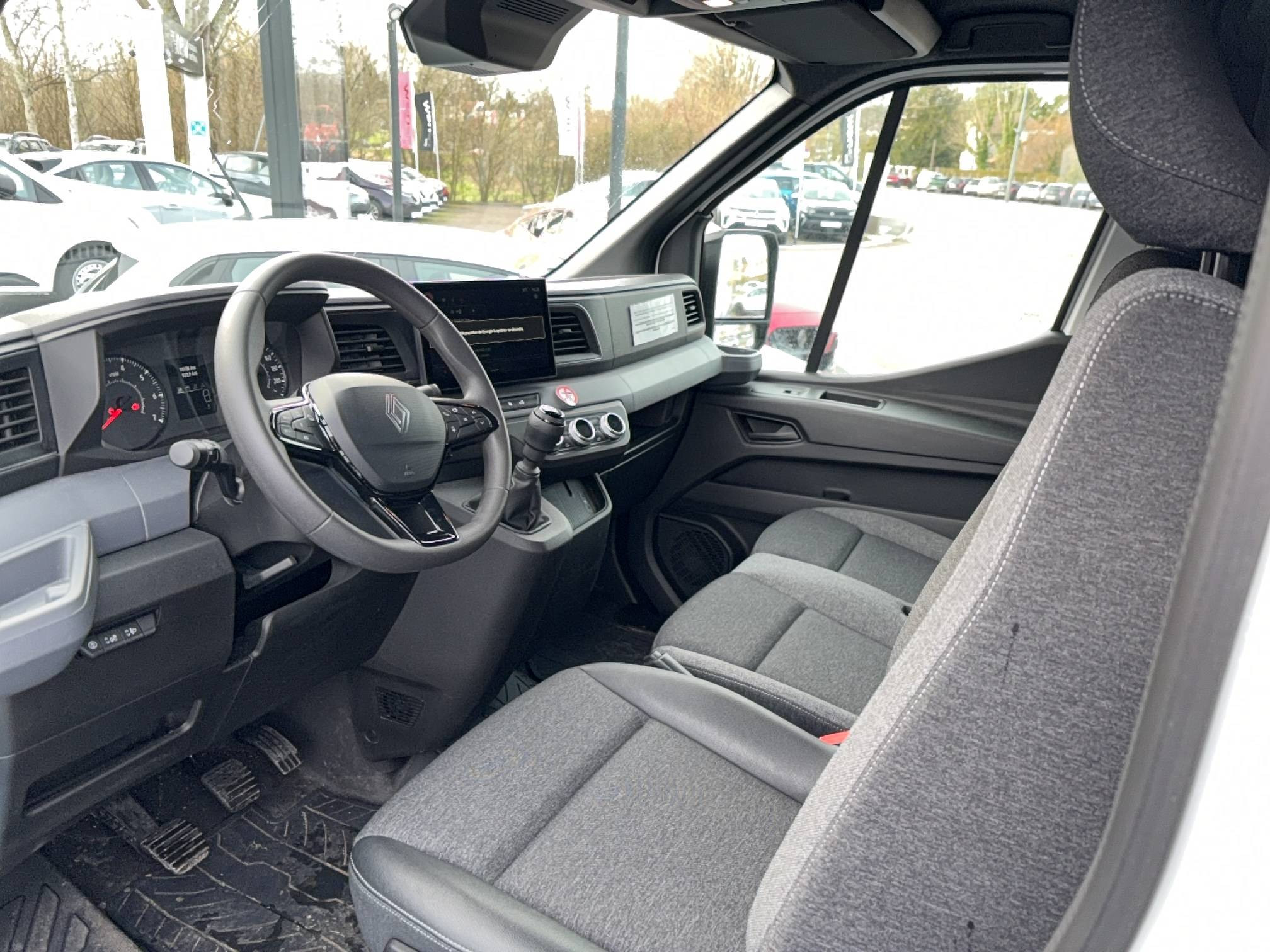 Vente en ligne Renault Master Fourgon MASTER FG BLUE DCI 130 L2H2 3T5 TR au prix de 30 990 €