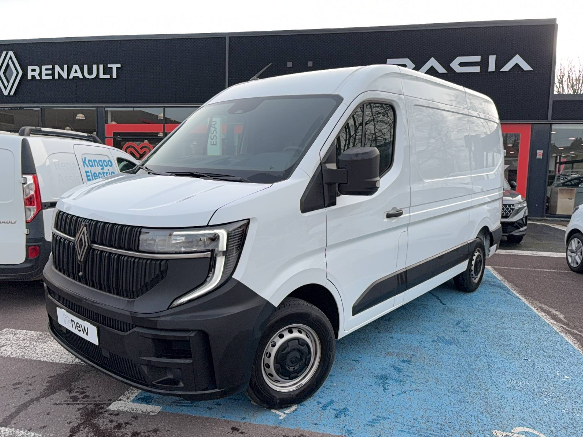 Renault Master Fourgon MASTER FG BLUE DCI 130 L2H2 3T5 TR occasion de 2024 en vente à Bayeux