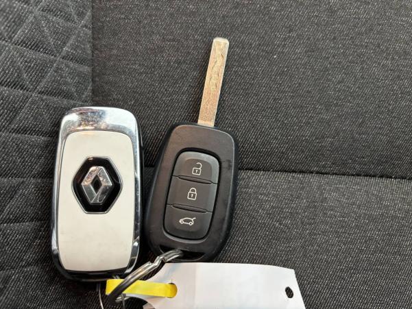 Vente en ligne Renault Clio 5 Clio E-Tech 140 au prix de 15 590 €
