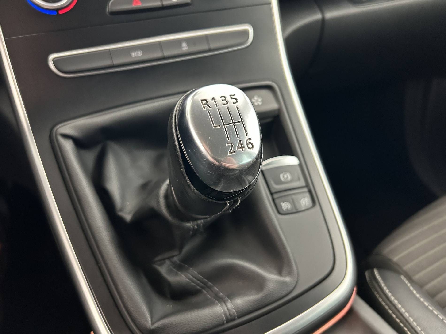 Vente en ligne Renault Scenic 4 Scenic Blue dCi 120 au prix de 13 590 €