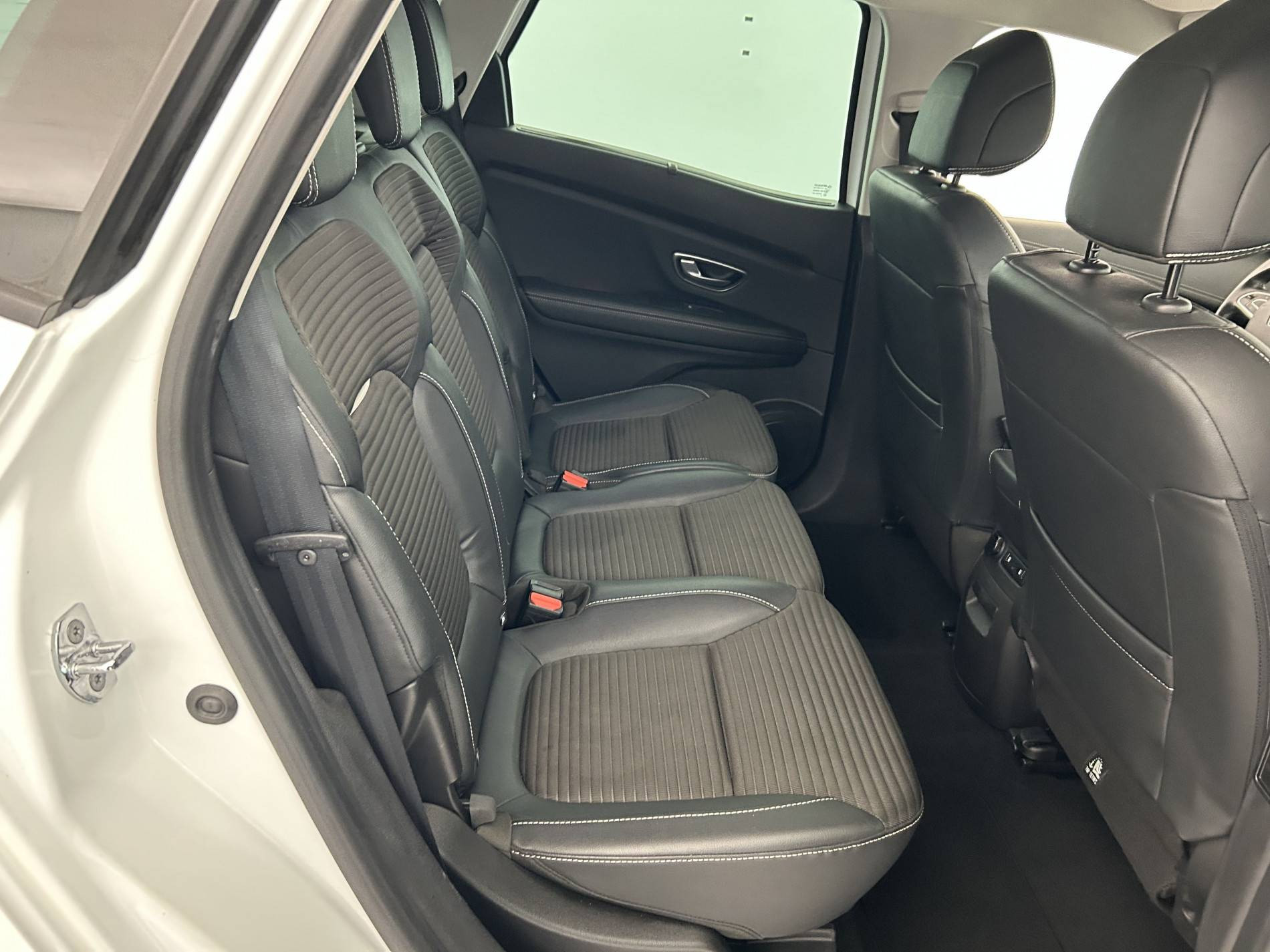 Vente en ligne Renault Scenic 4 Scenic Blue dCi 120 au prix de 13 590 €