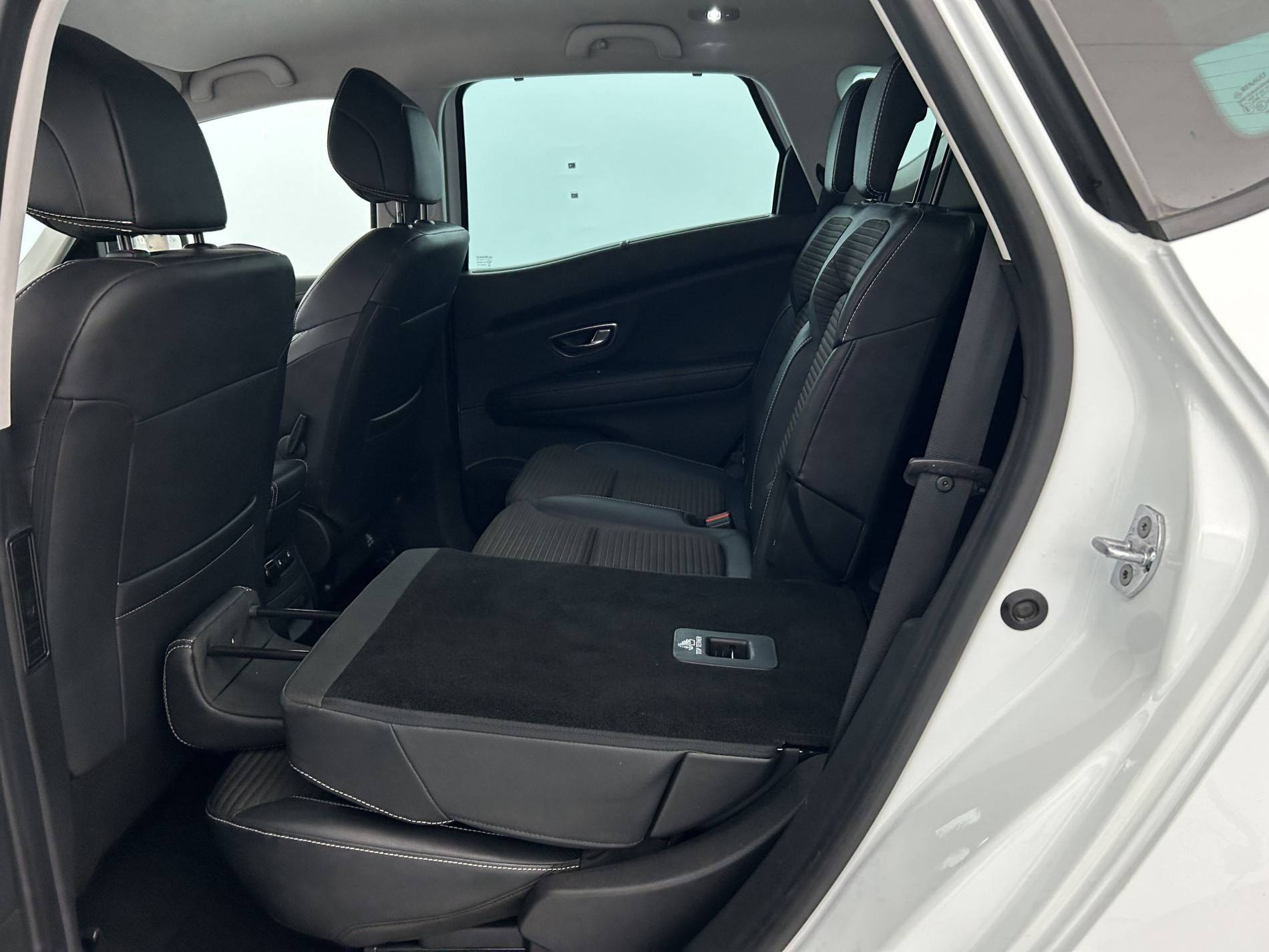 Vente en ligne Renault Scenic 4 Scenic Blue dCi 120 au prix de 13 590 €